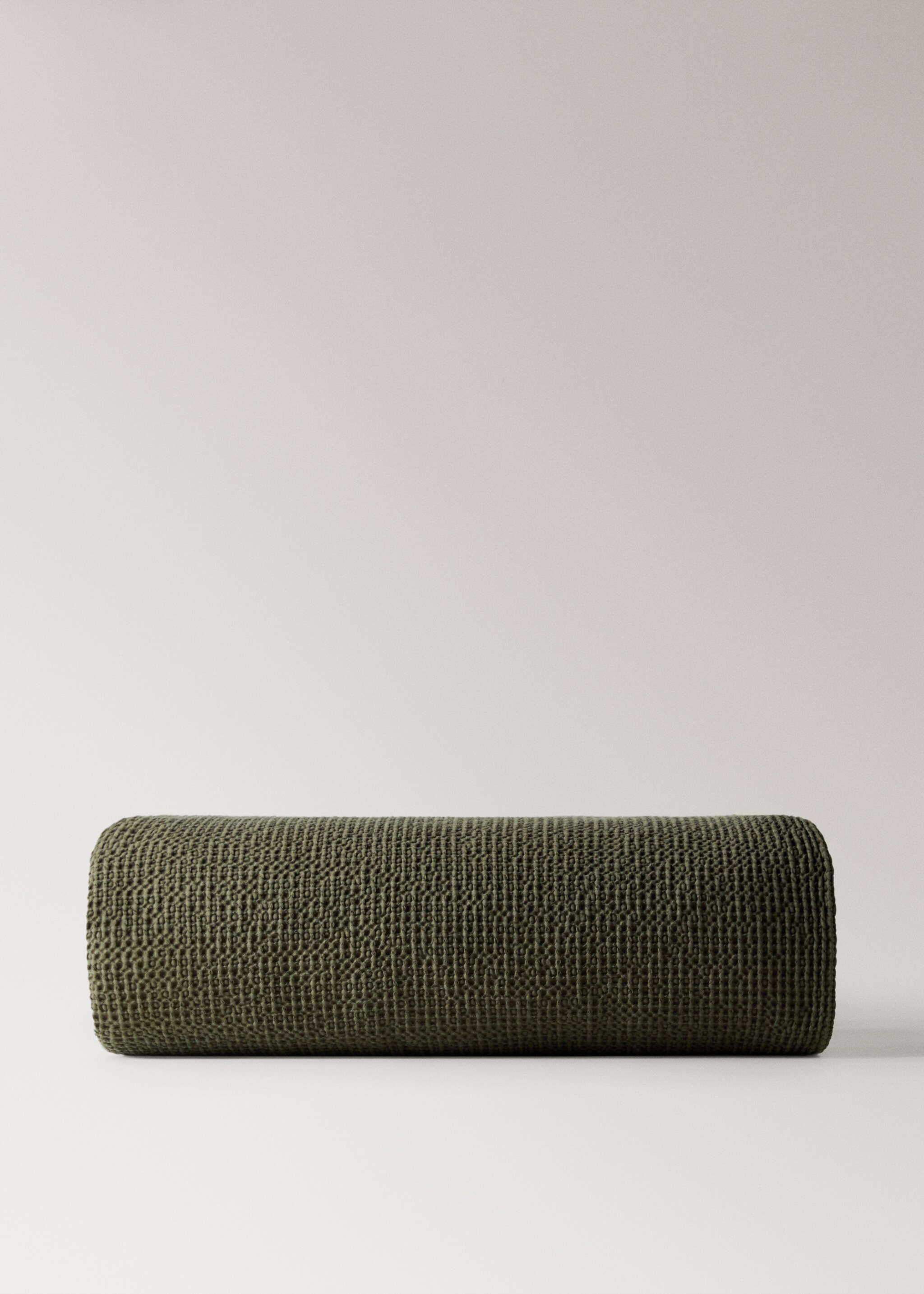 Garment-dyed waffle cotton bedspread for 130/150 cm bed - Article without model, Medium Green. Ref: 17061533-00.