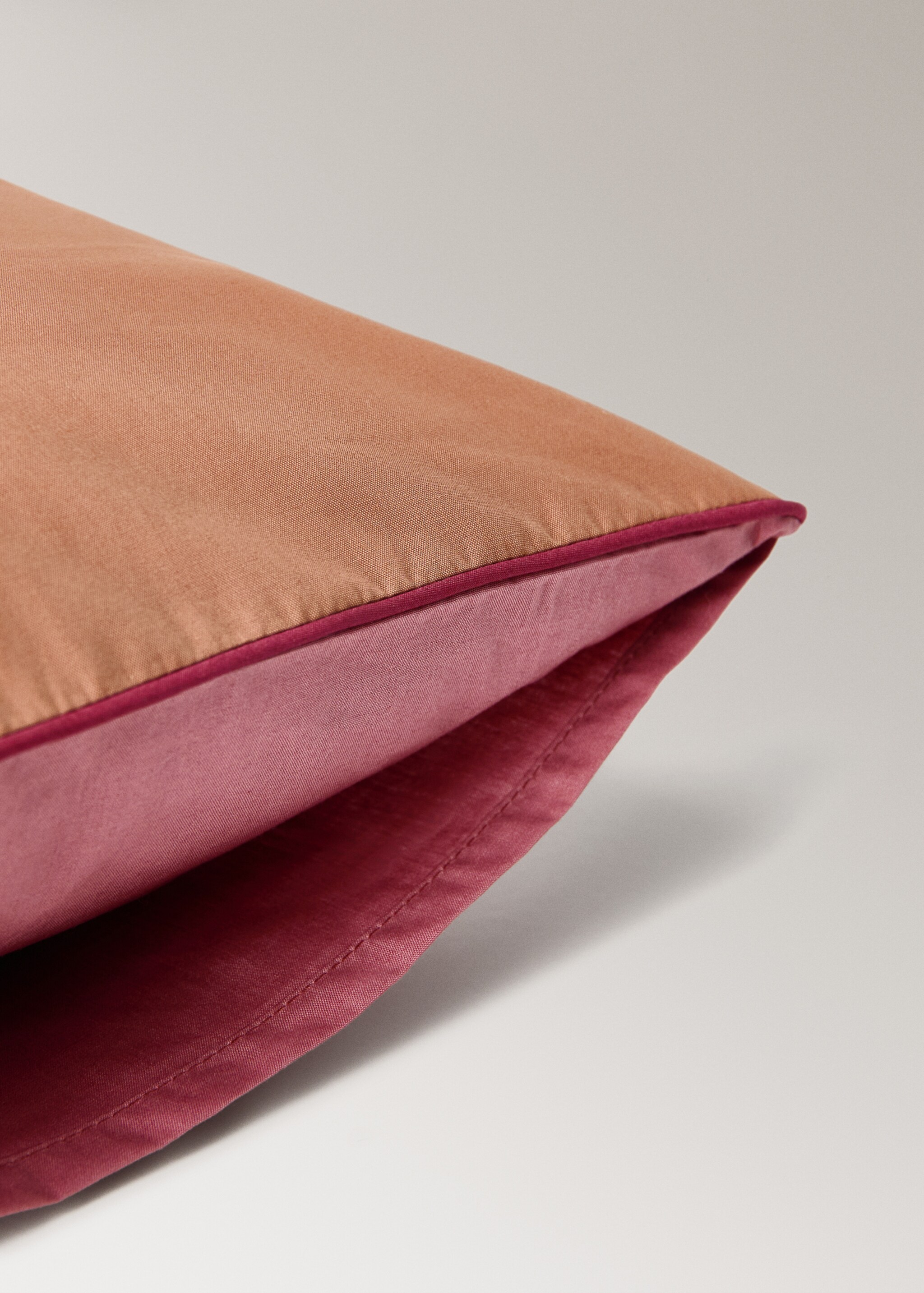 Reversible percale cotton pillowcase with contrasting piping 30x50 cm - Details of the article 2, Pink. Ref: 17061545-00.