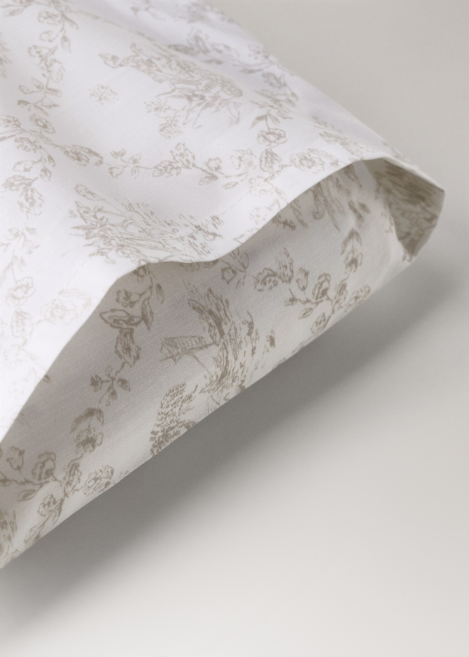 Toile de Jouy mini cot top sheet and pillow set - Details of the article 3