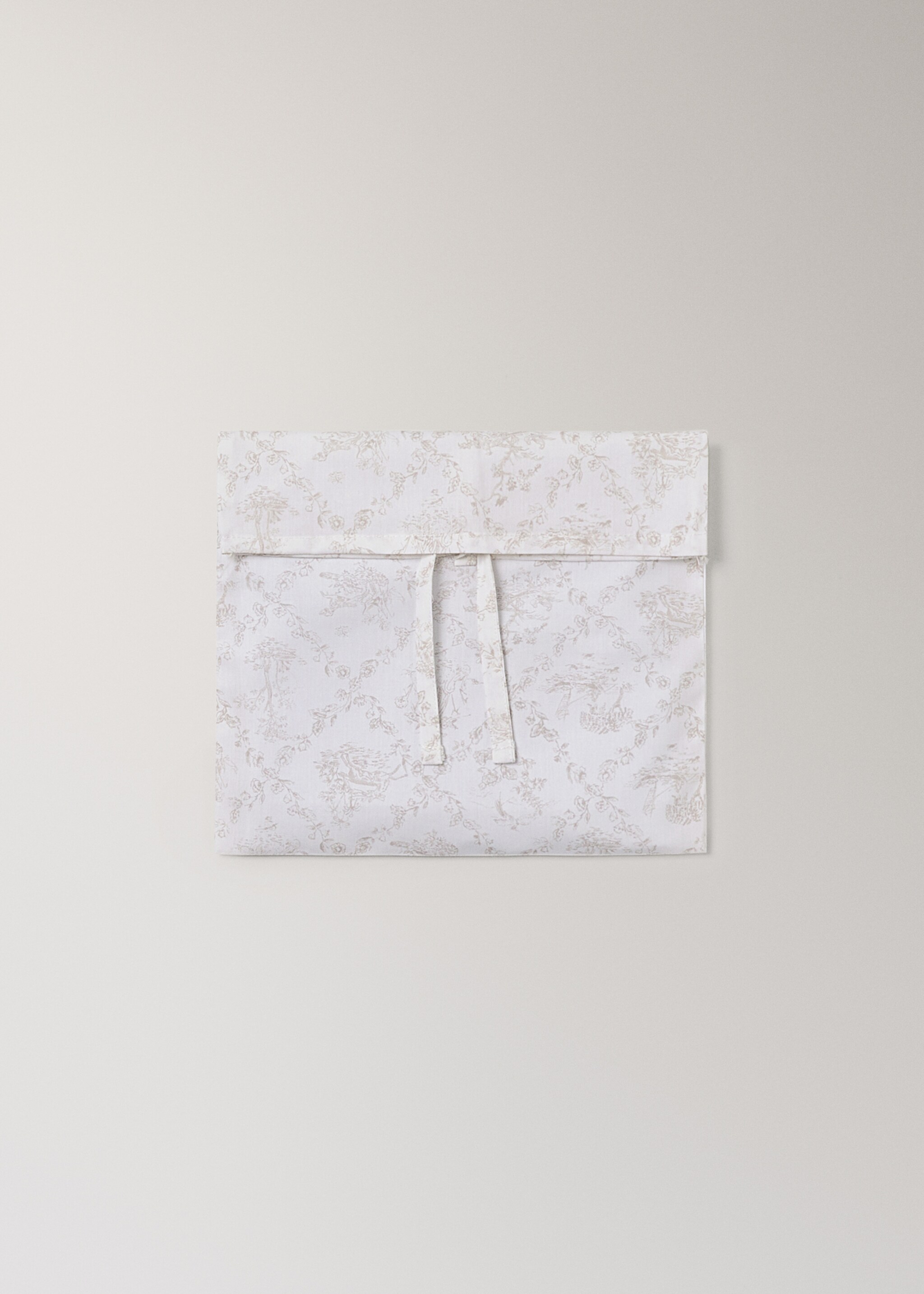 Toile de Jouy mini cot top sheet and pillow set - Details of the article 5, Medium Brown. Ref: 17061550-00.