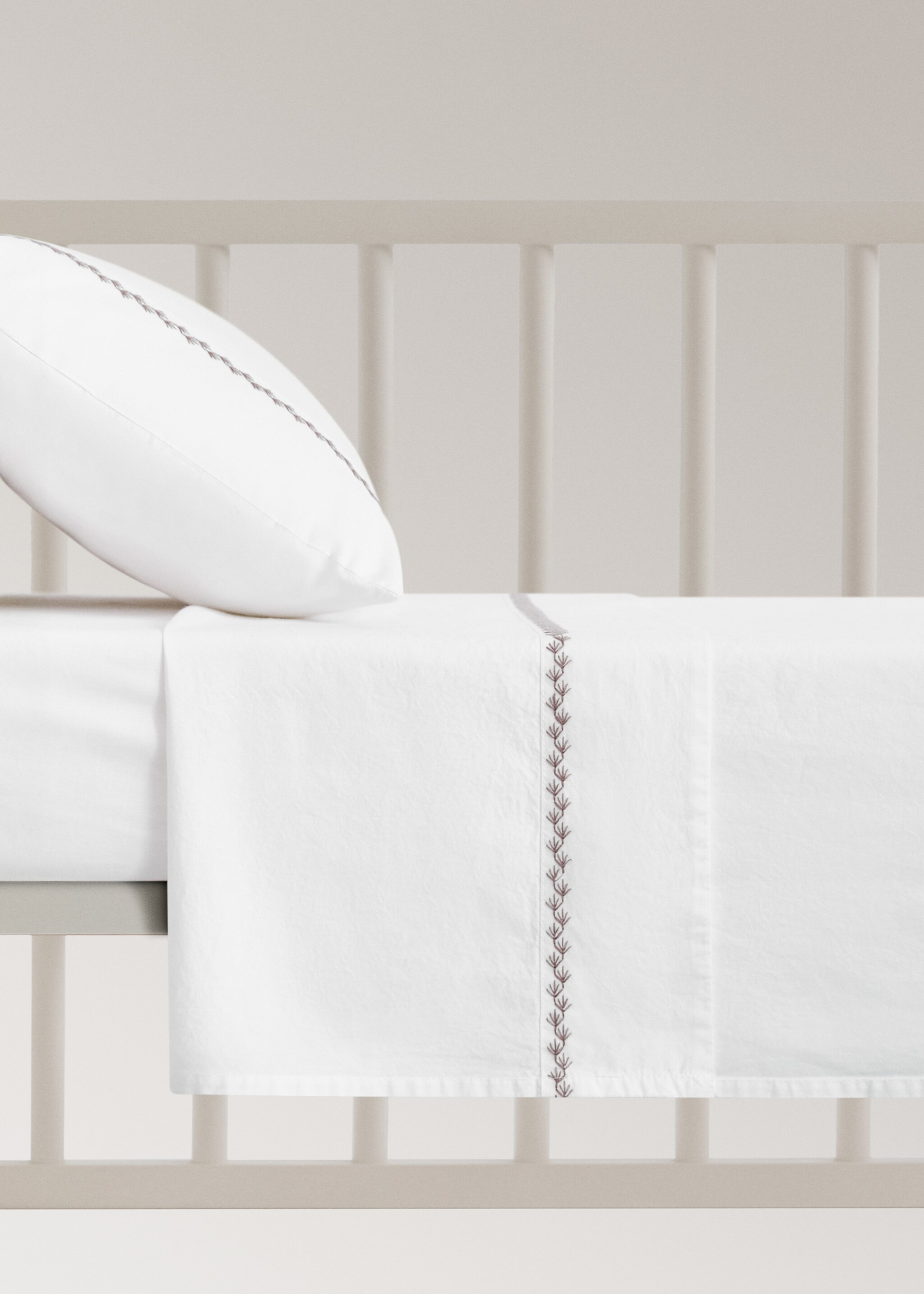 Lençol de cima para berço em algodão percal com detalhe bordado - Artigo sem modelo, Branco. Ref: 17061556-00.