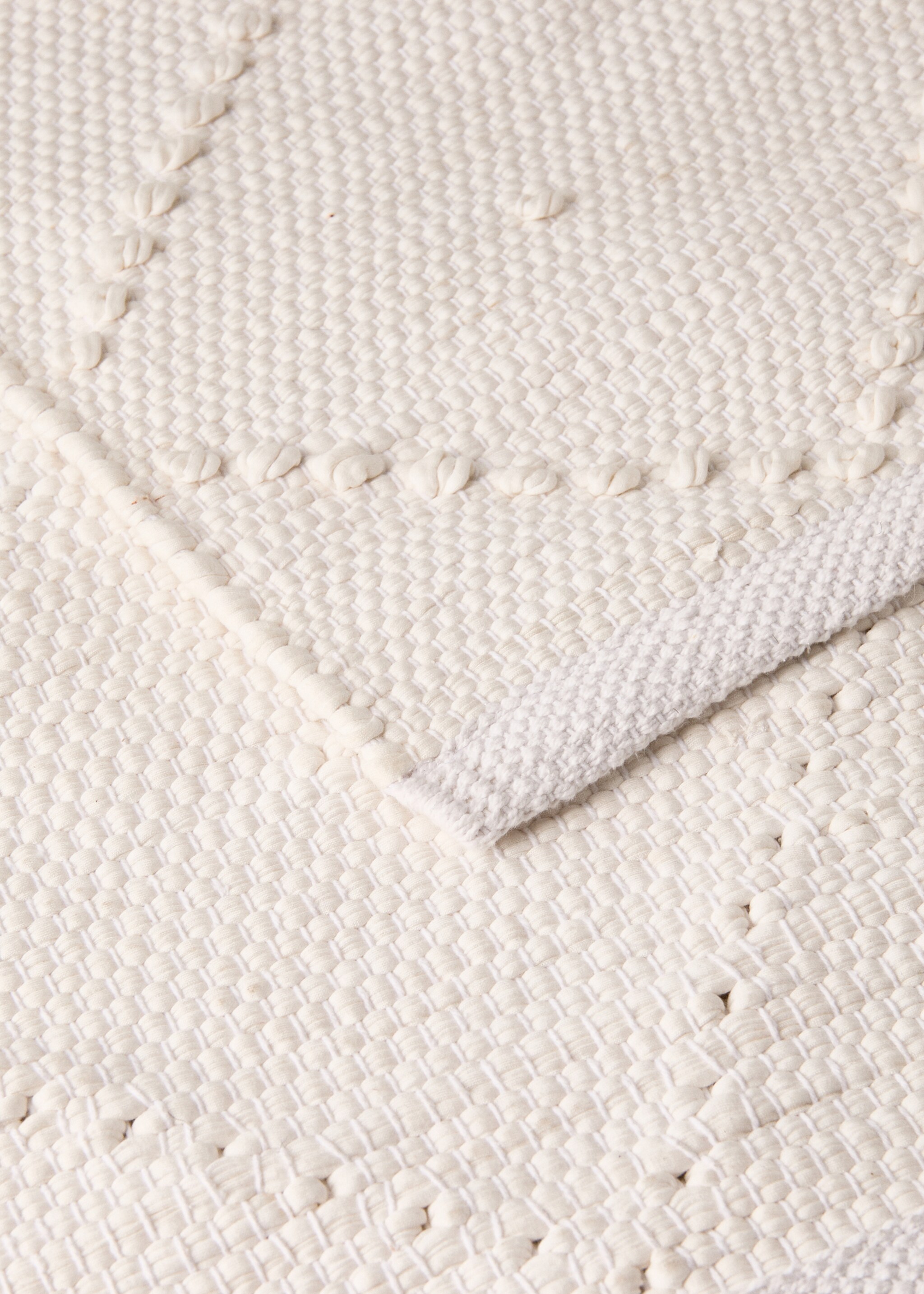 Yarn rug pilea - Details of the article 1, Off White. Ref: 17061568-00.