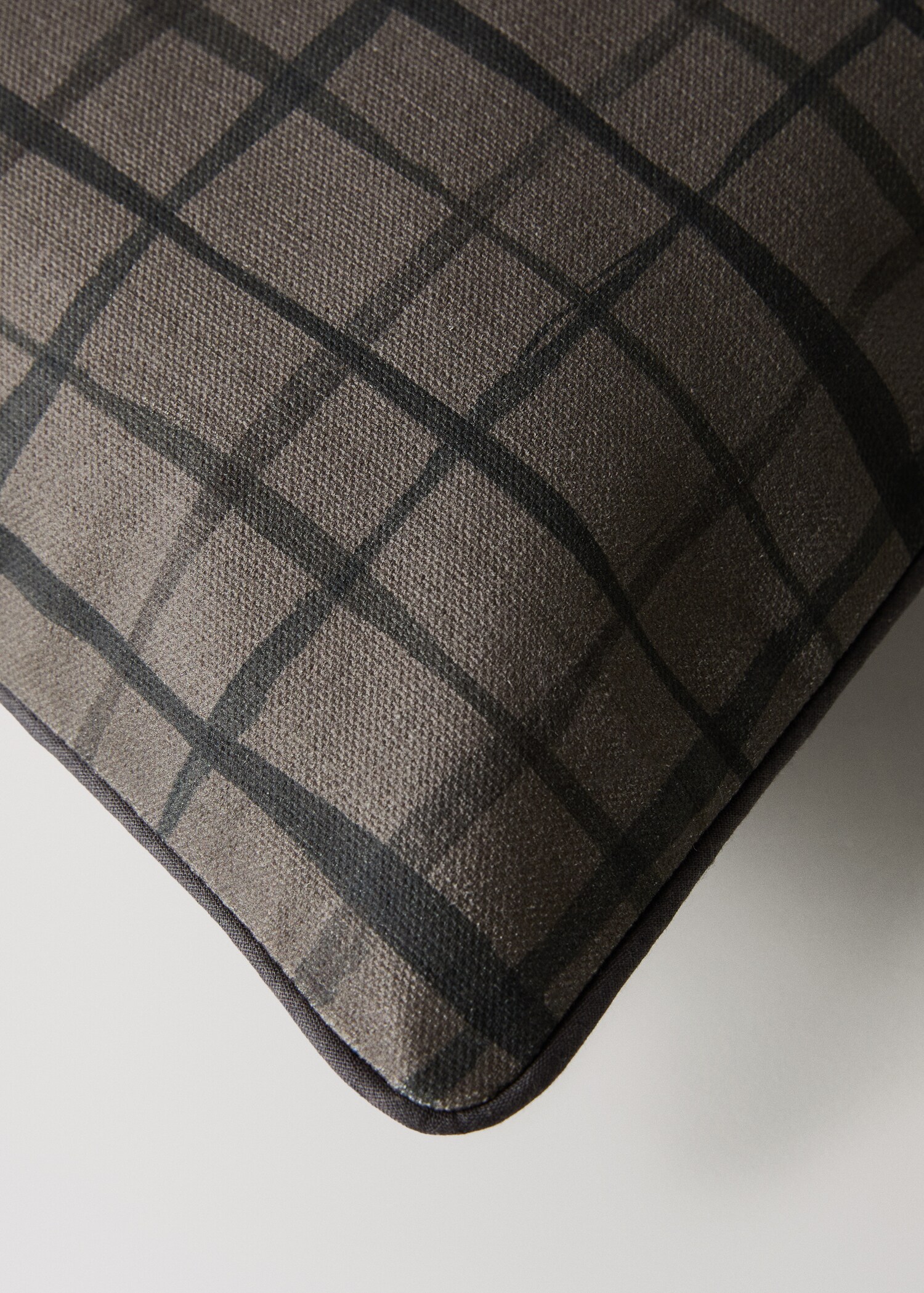 Kissenbezug mit Checks-Muster - Detail des Artikels 2