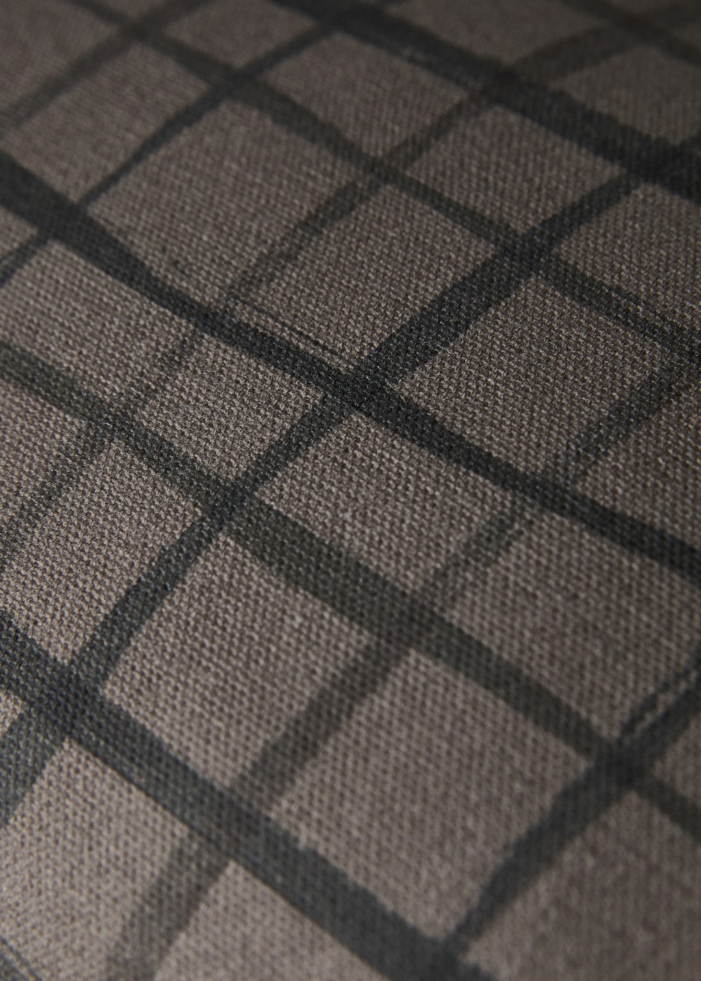 Checked-print cushion cover