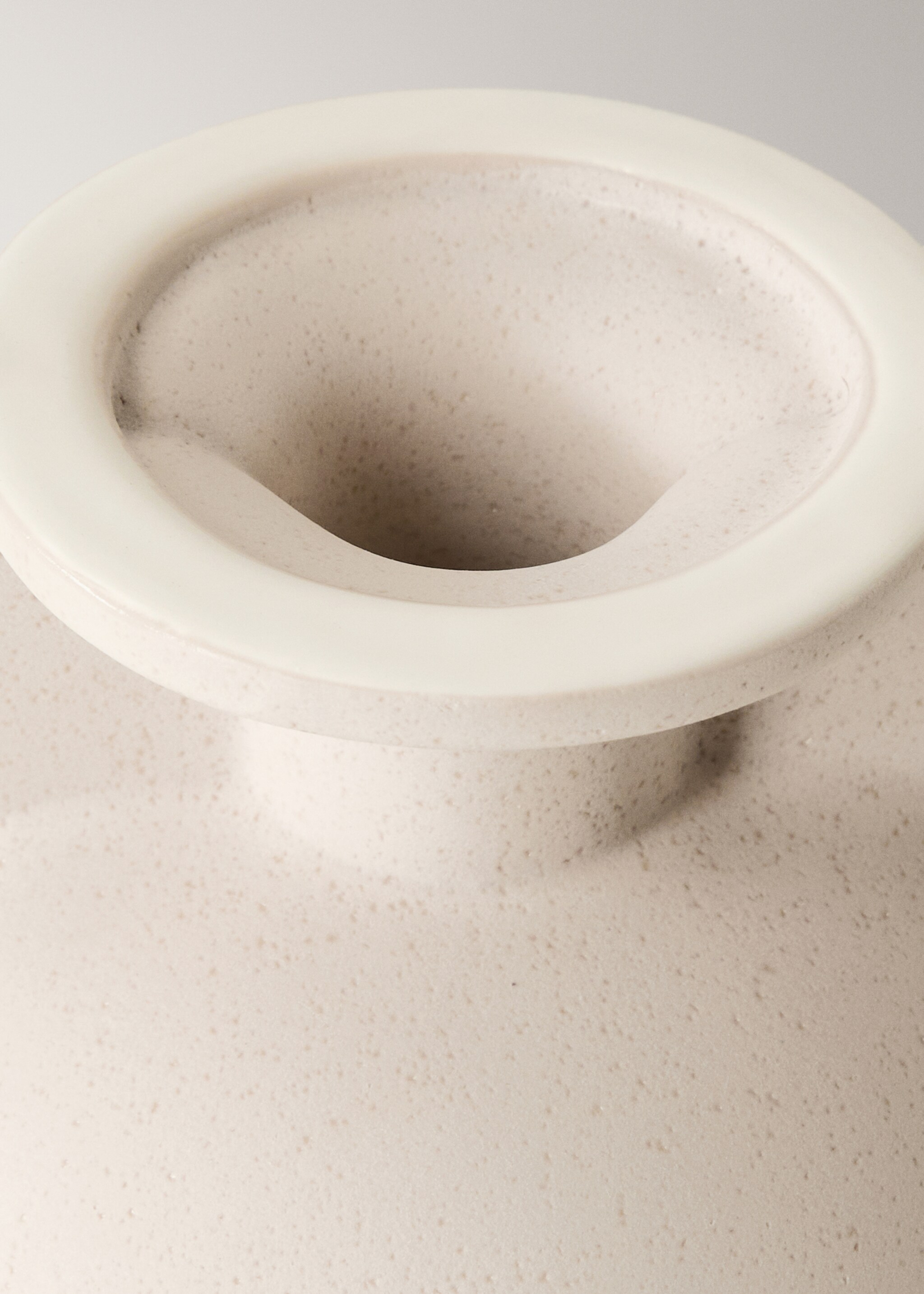 Medium earthenware bottle vase - Details of the article 2, Light Pink. Ref: 17061587-00.