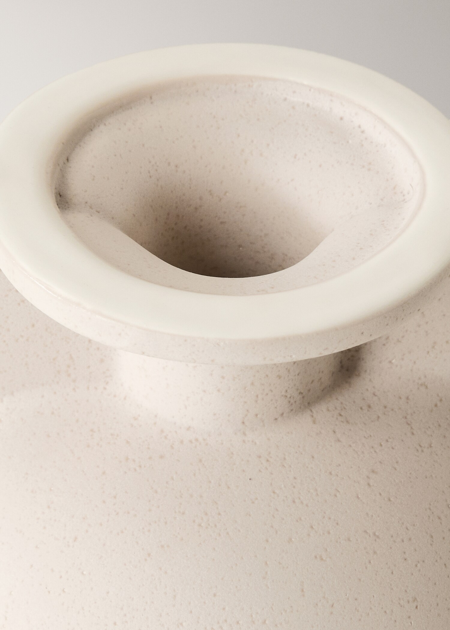 Medium earthenware bottle vase - Details of the article 2