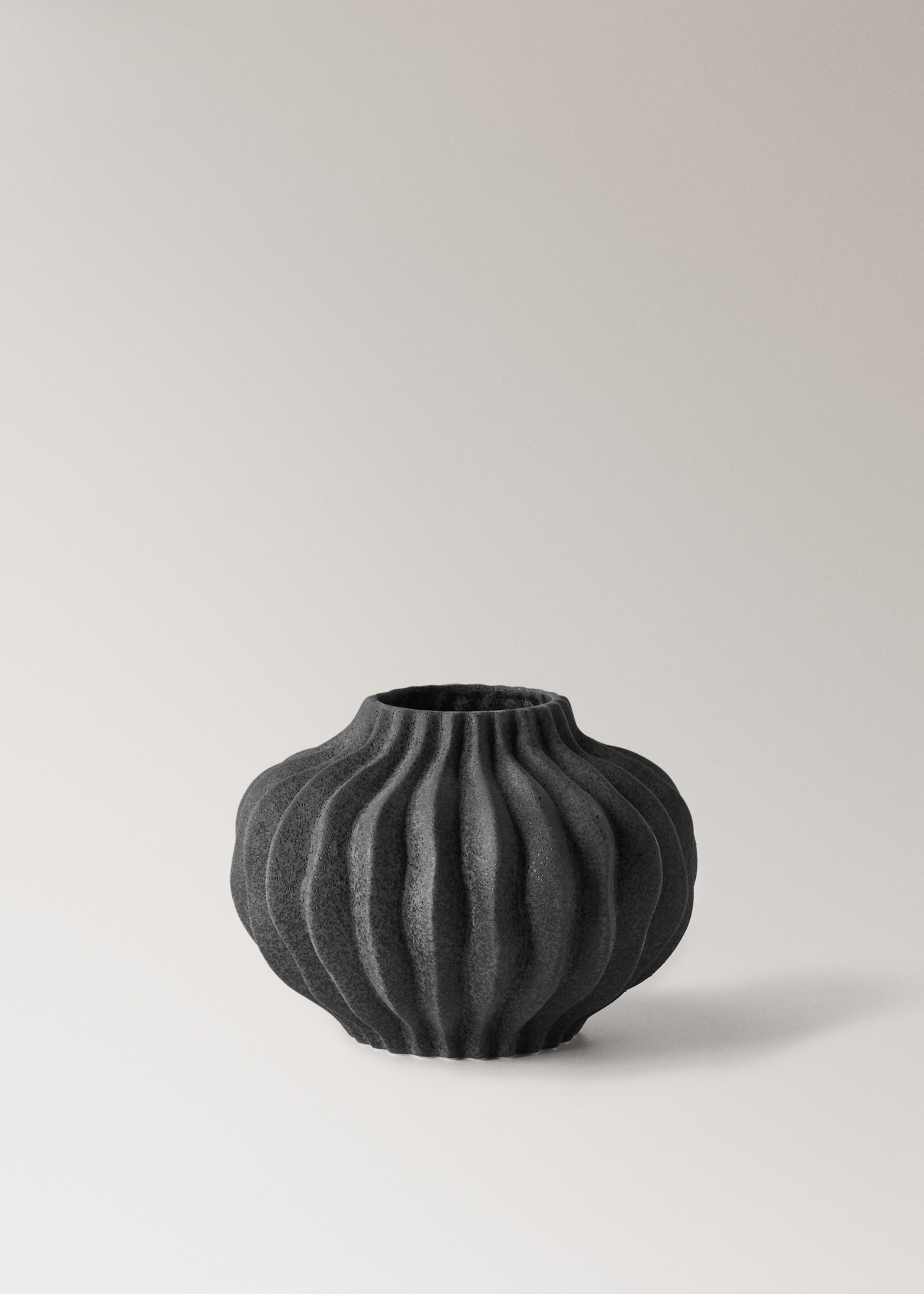 Small organic earthenware vase - Article without model, Charcoal. Ref: 17061589-00.