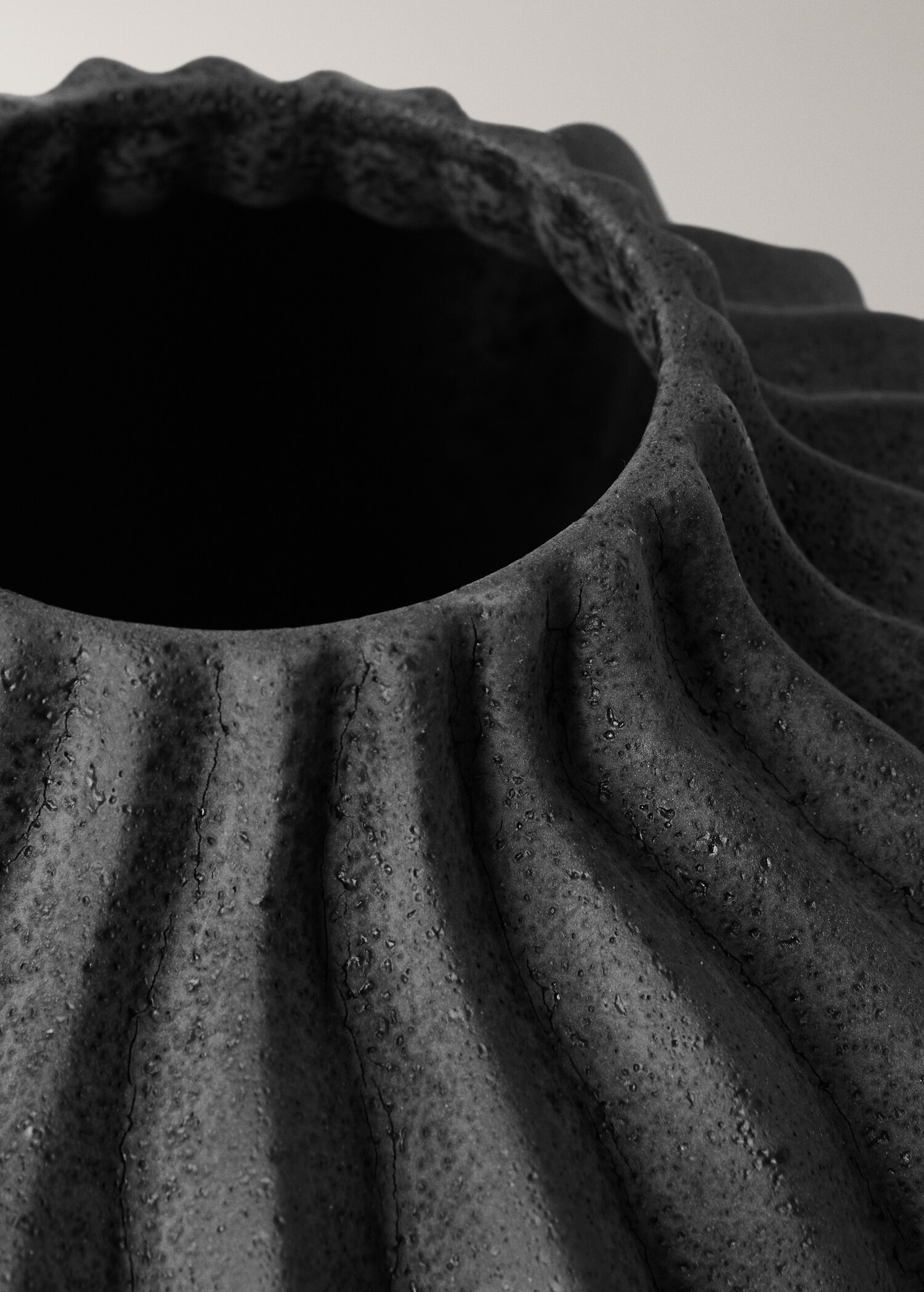 Small organic earthenware vase - Details of the article 2