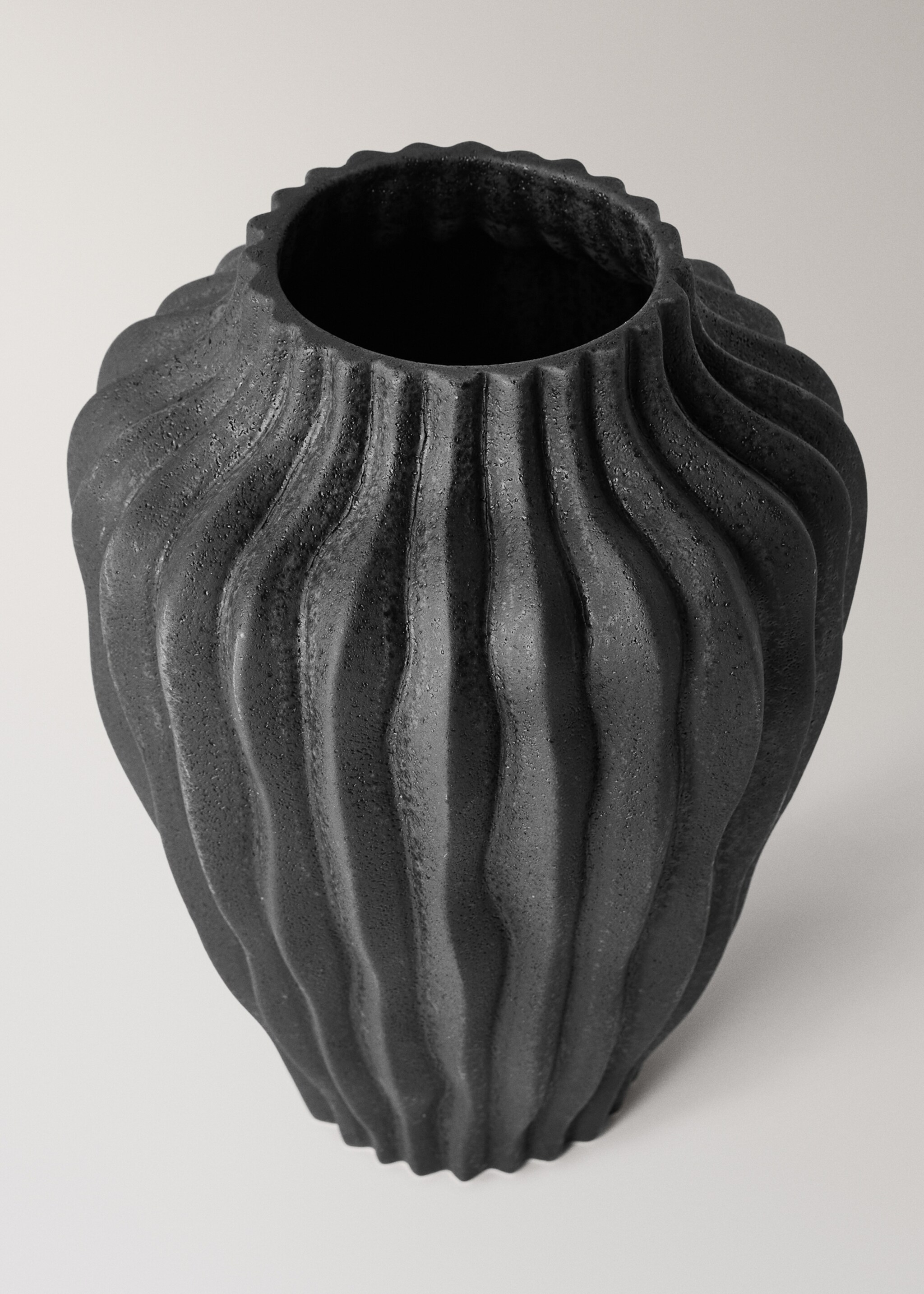 Large organic earthenware vase - Details of the article 1, Charcoal. Ref: 17061590-00.