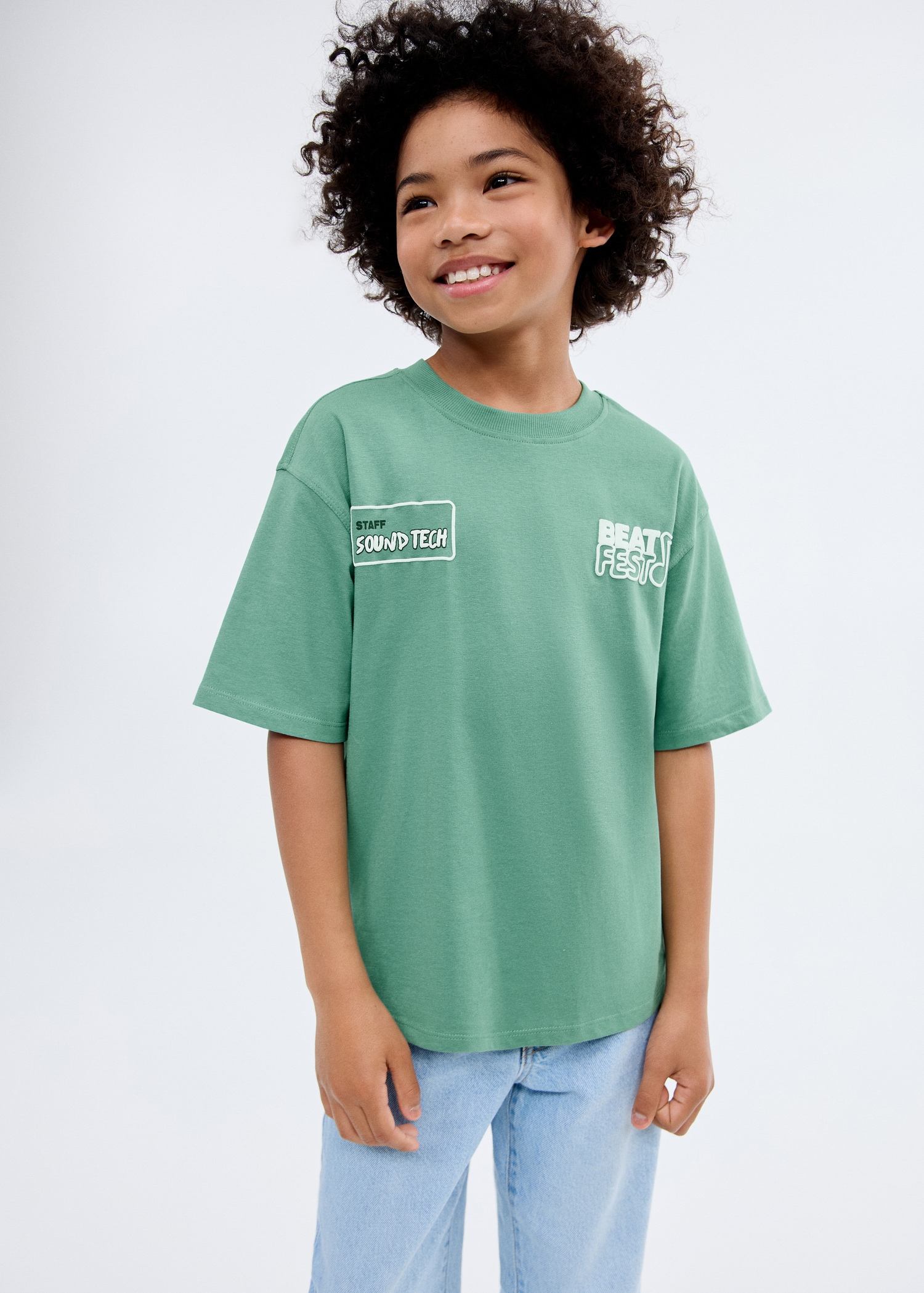 T-shirt imprimé lettres en relief - Plan moyen