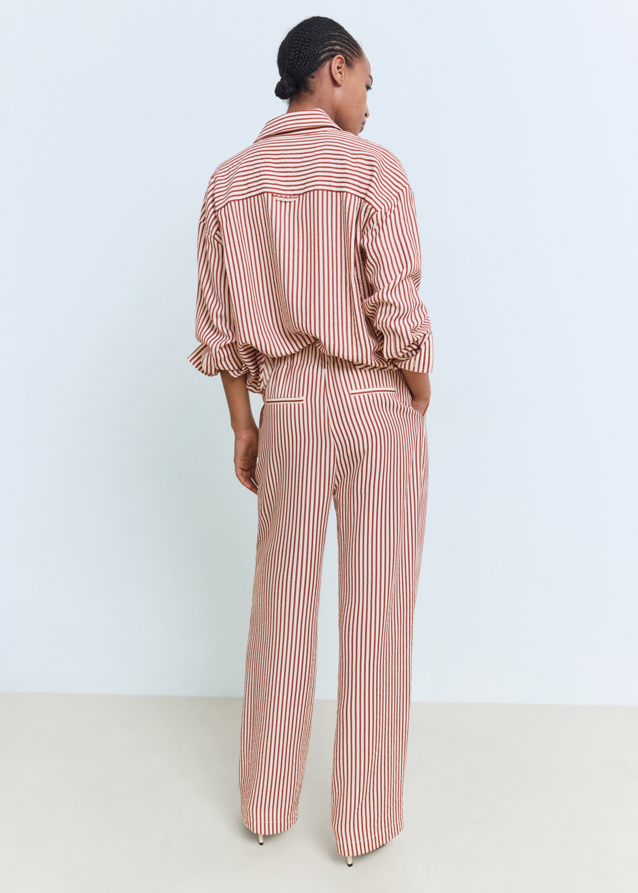 Pantalón rayas pinzas - Reverso del artículo