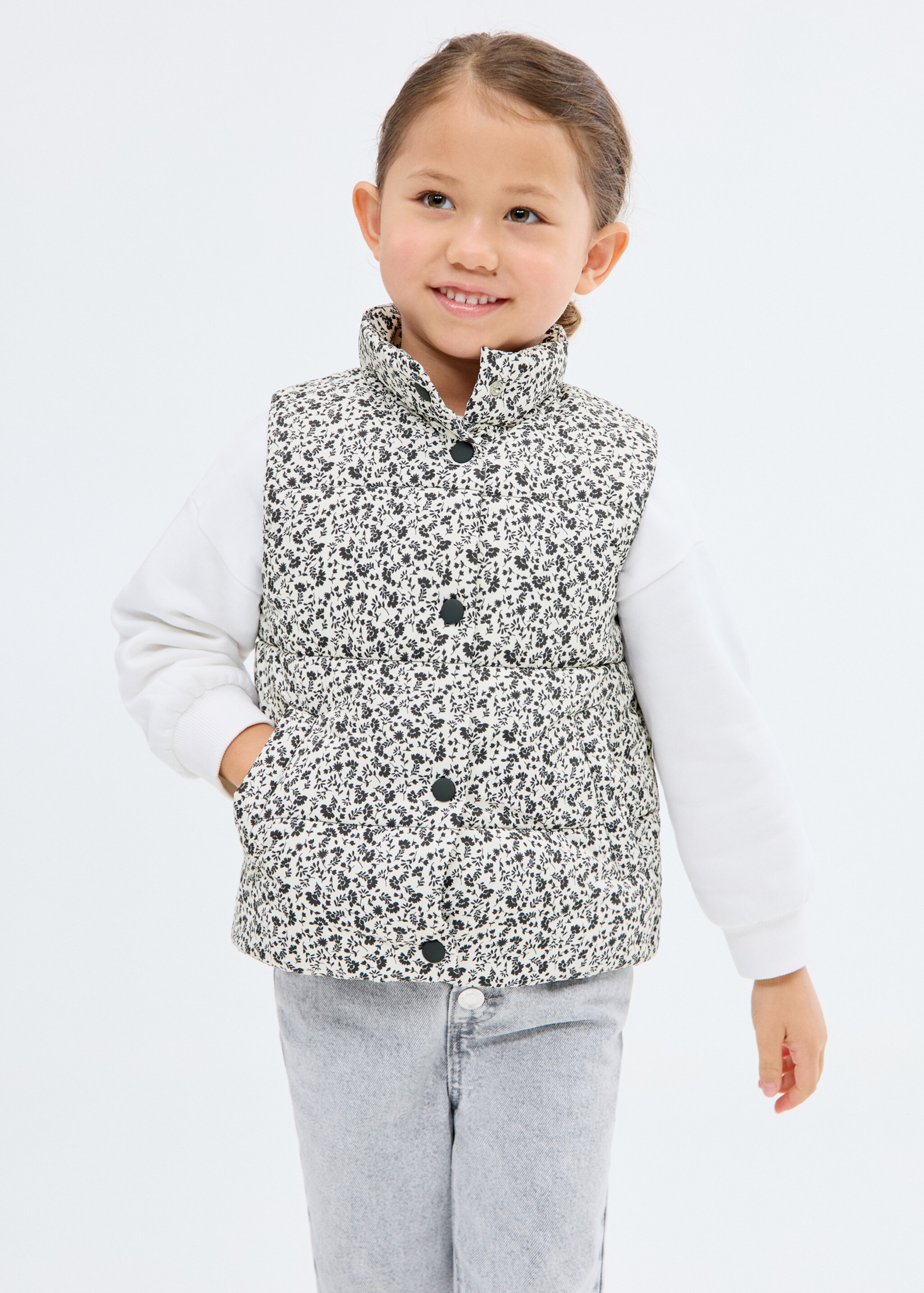 Gilet matelassé à fleurs - Plan moyen