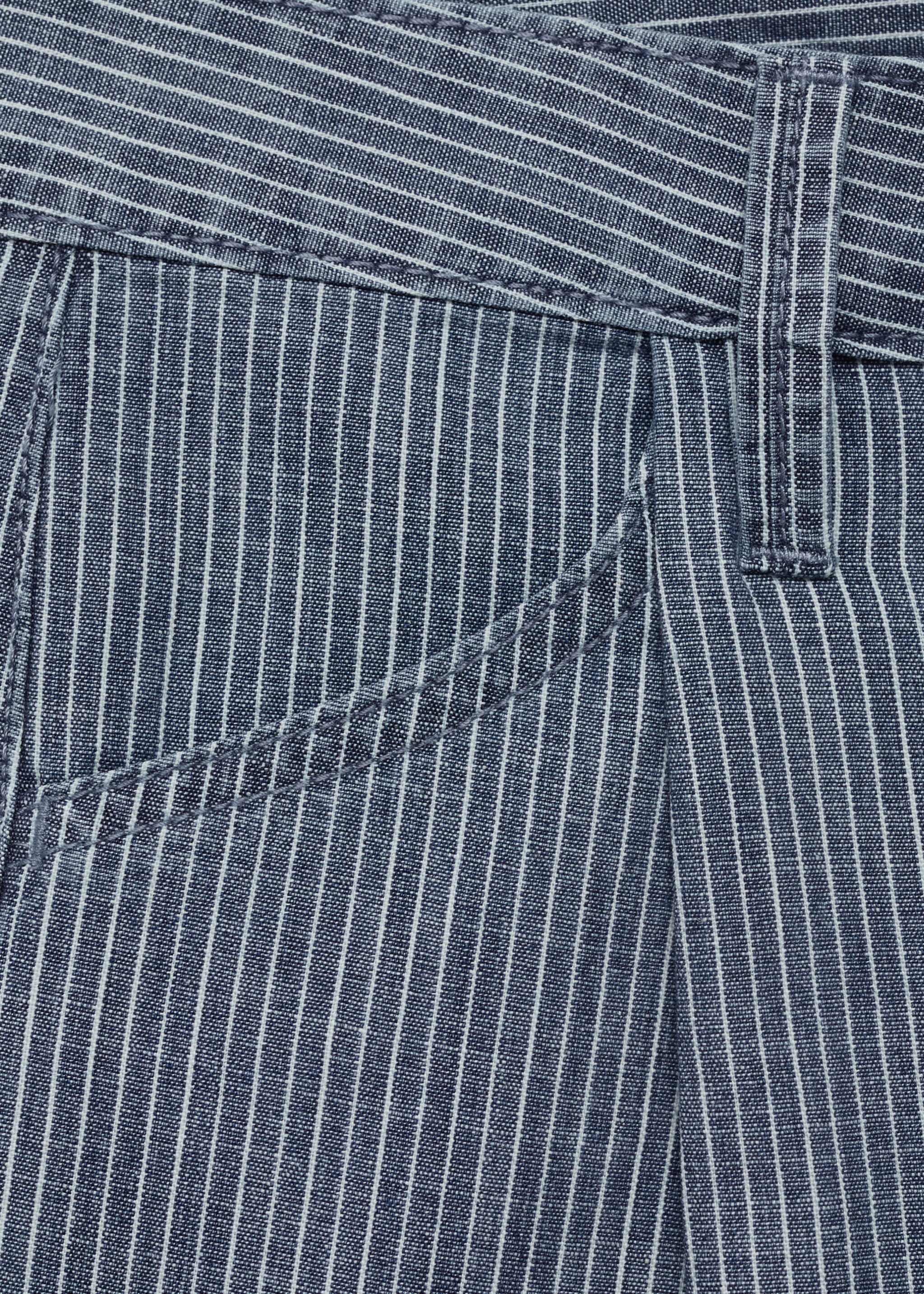 Short en denim à rayures avec pinces - Détail de l'article 0