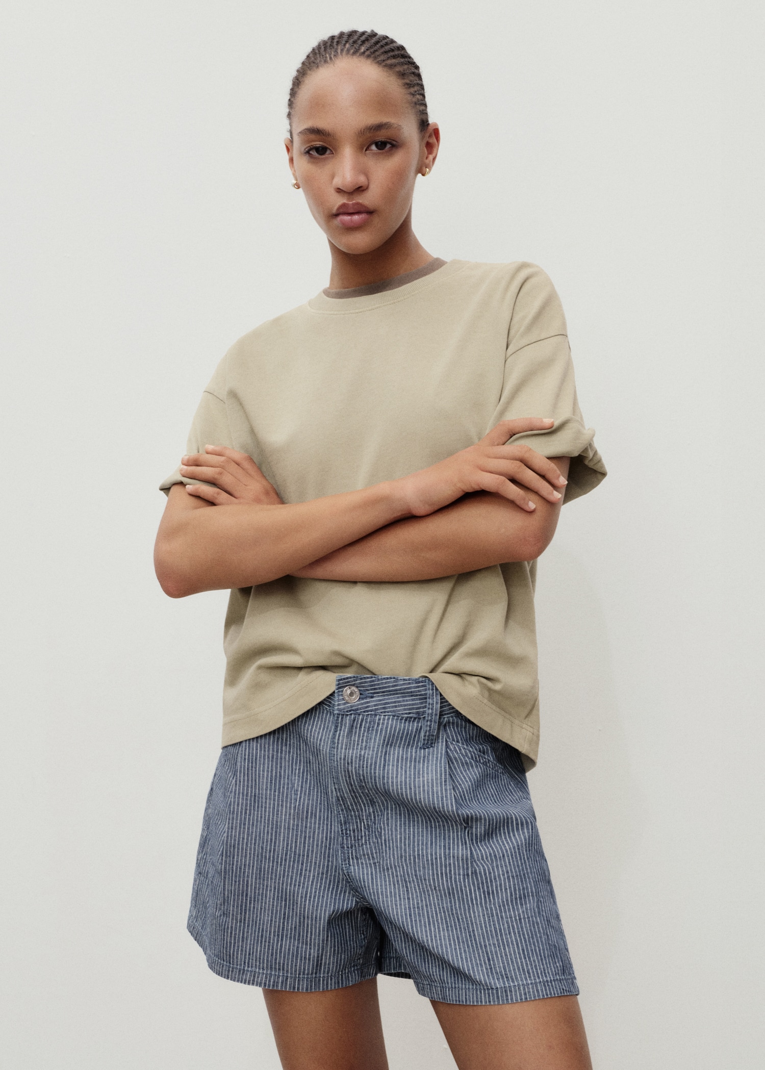 Gestreifte Denim-Shorts mit Abnähern - Detail des Artikels 2