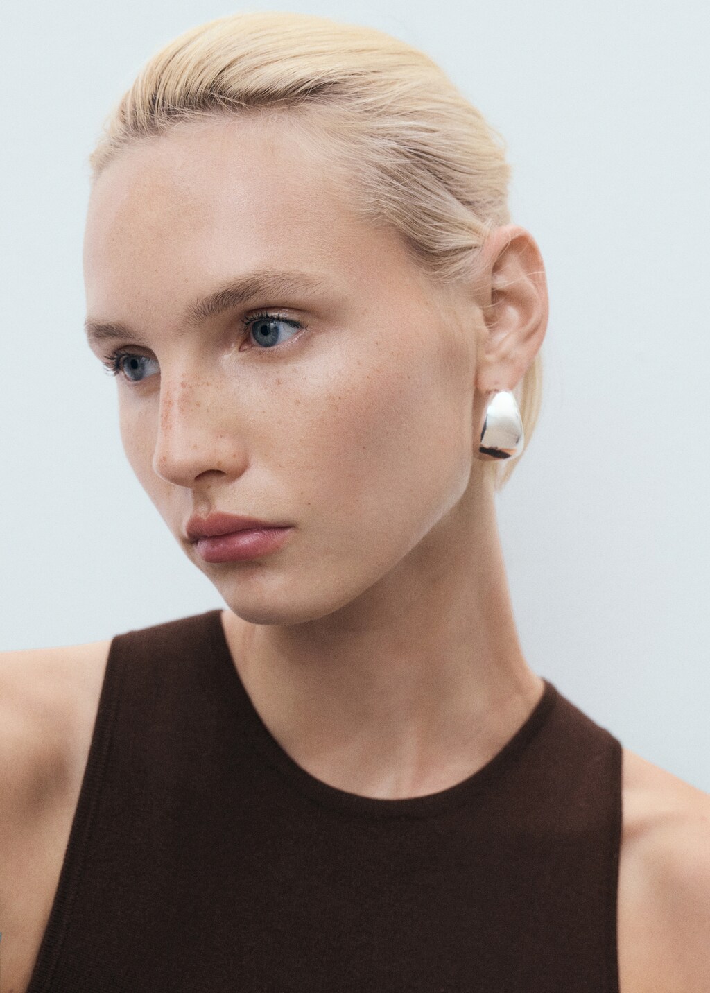 Halter-neck knitted dress