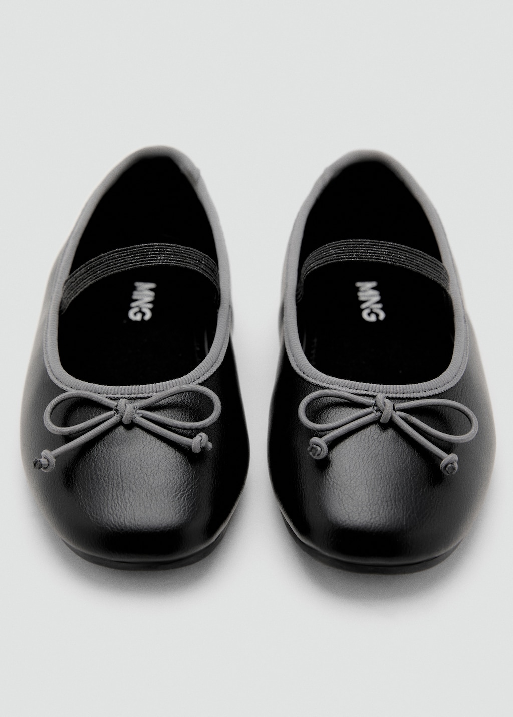 Two-tone ballet flats with bow