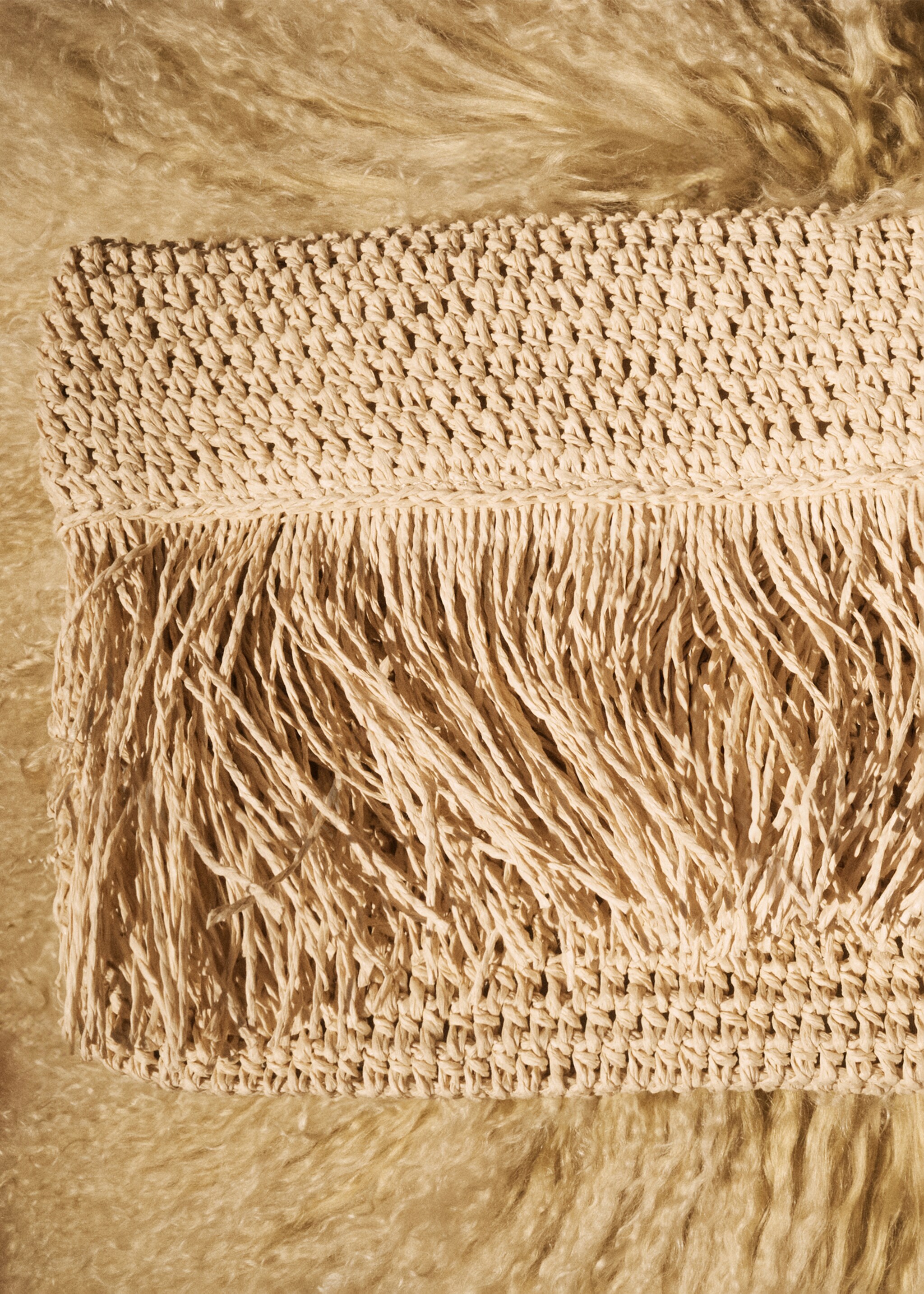 Natural fibre handbag with fringes - Details of the article 9