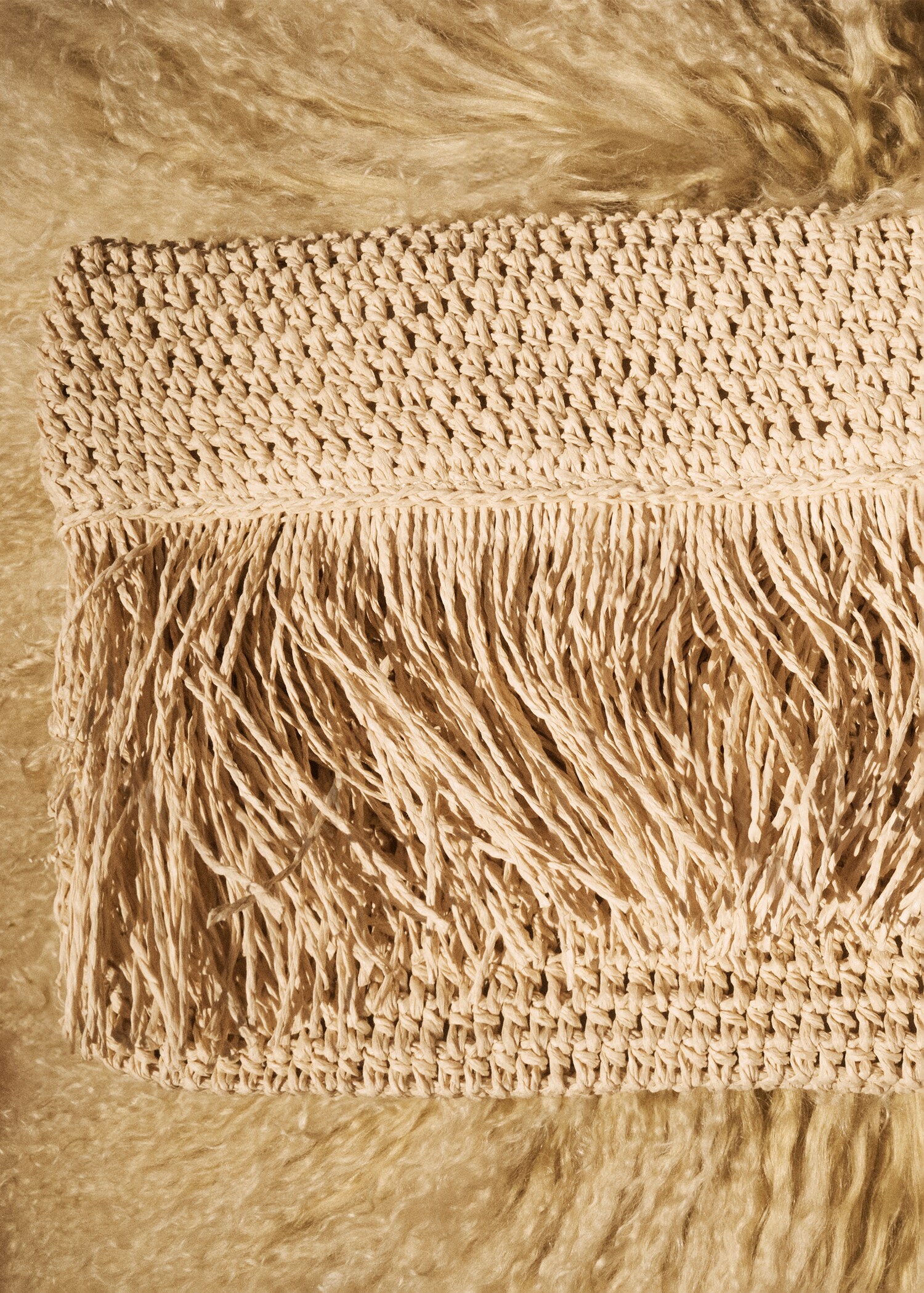 Natural fibre handbag with fringes - Details of the article 9