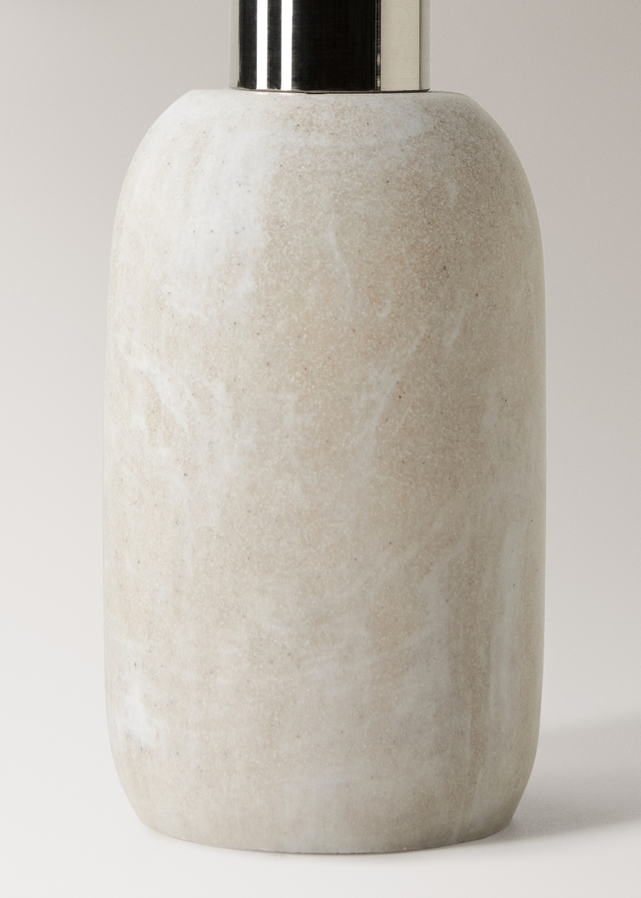 Marble effect resin soap dispenser - Details of the article 2