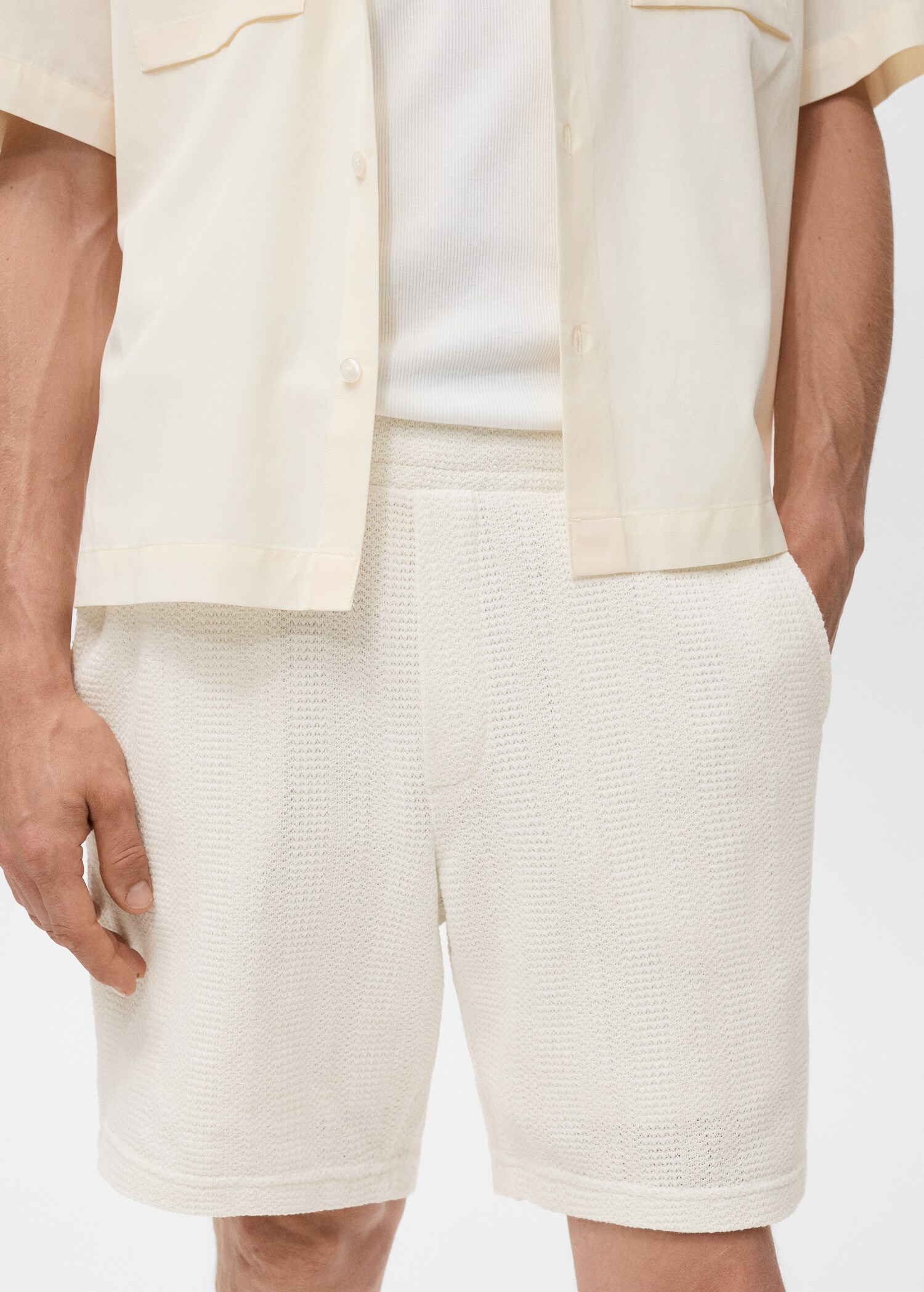 Structured knitted shorts - Medium plane