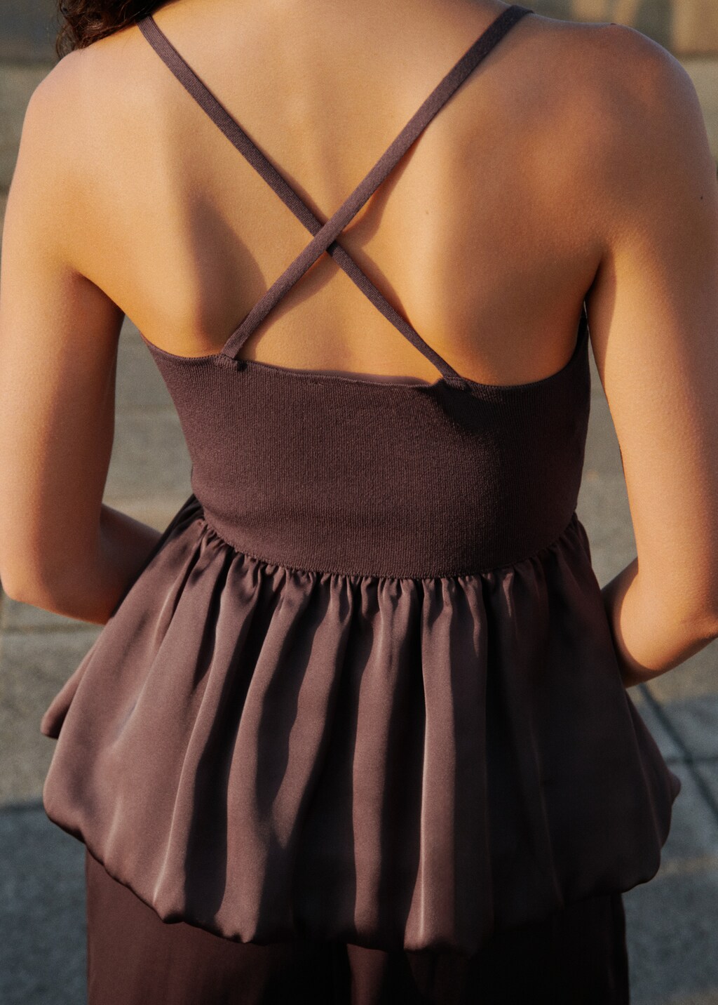 Combined fabric top with crossed back