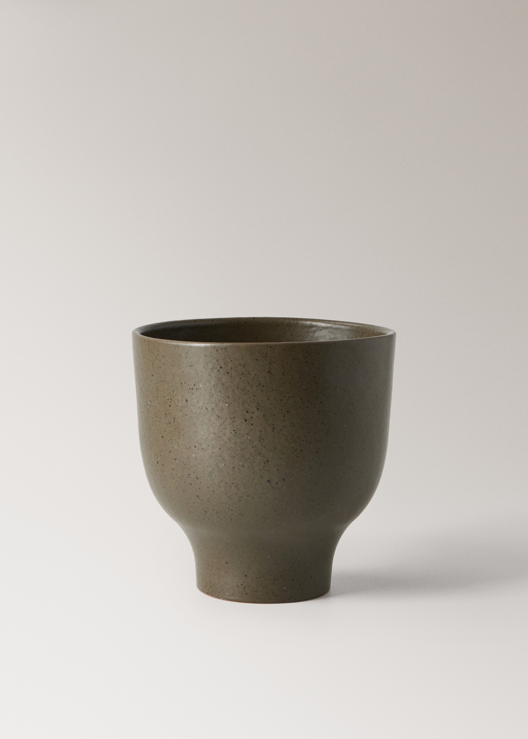 Small terracotta planter - Article without model, Olive Green. Ref: 17062930-00.