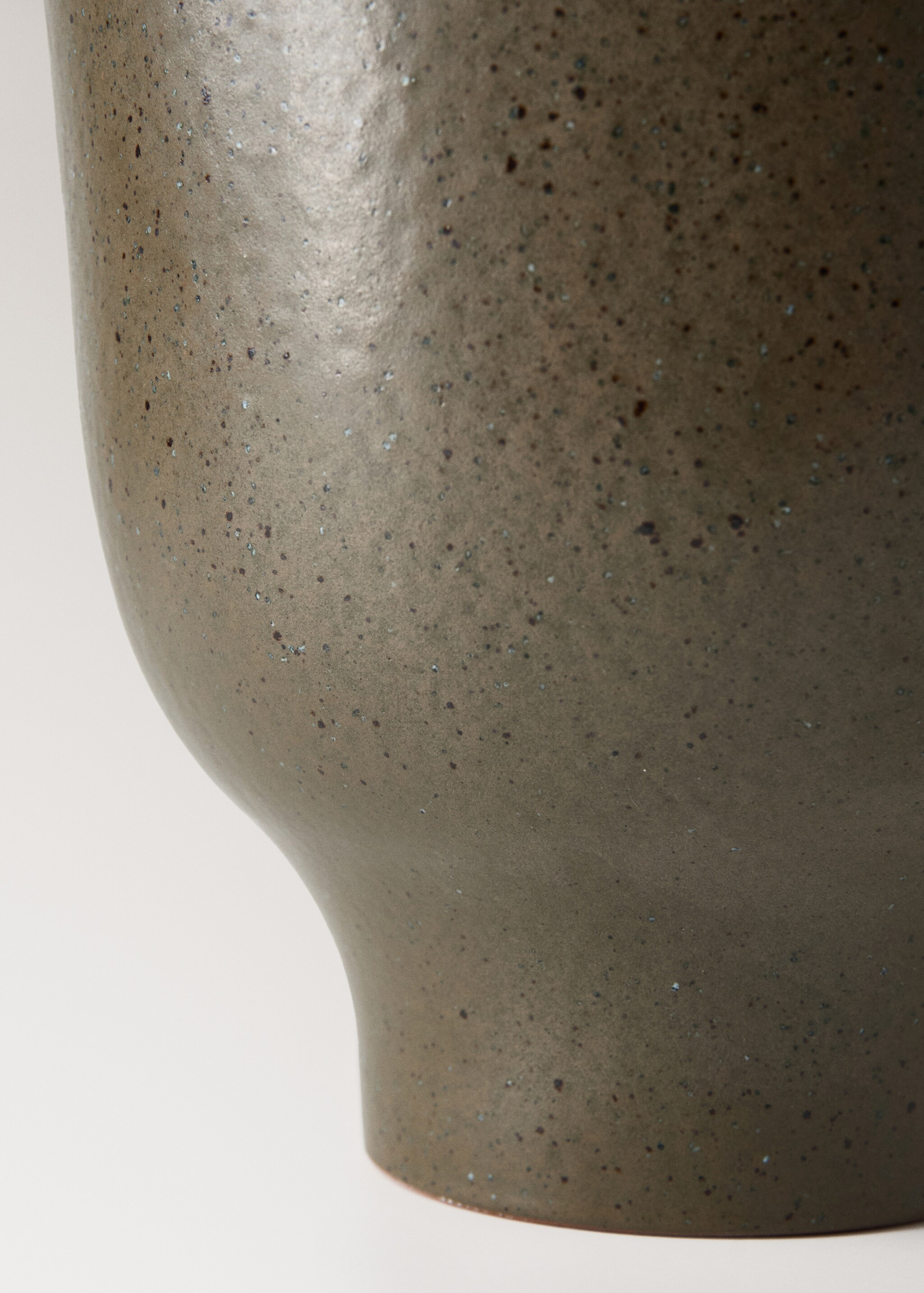 Small terracotta planter - Details of the article 2, Olive Green. Ref: 17062930-00.