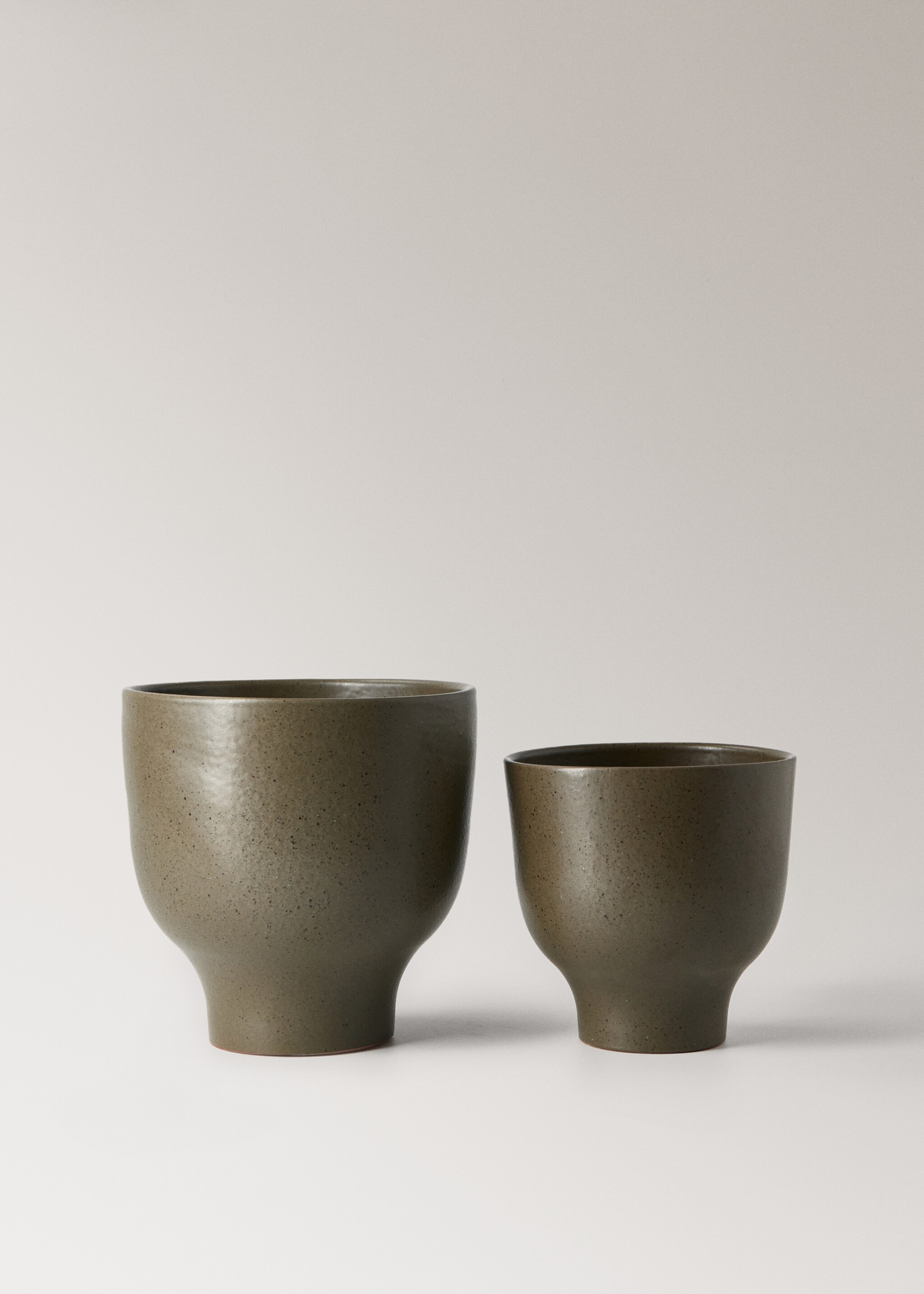 Small terracotta planter - Details of the article 3, Olive Green. Ref: 17062930-00.