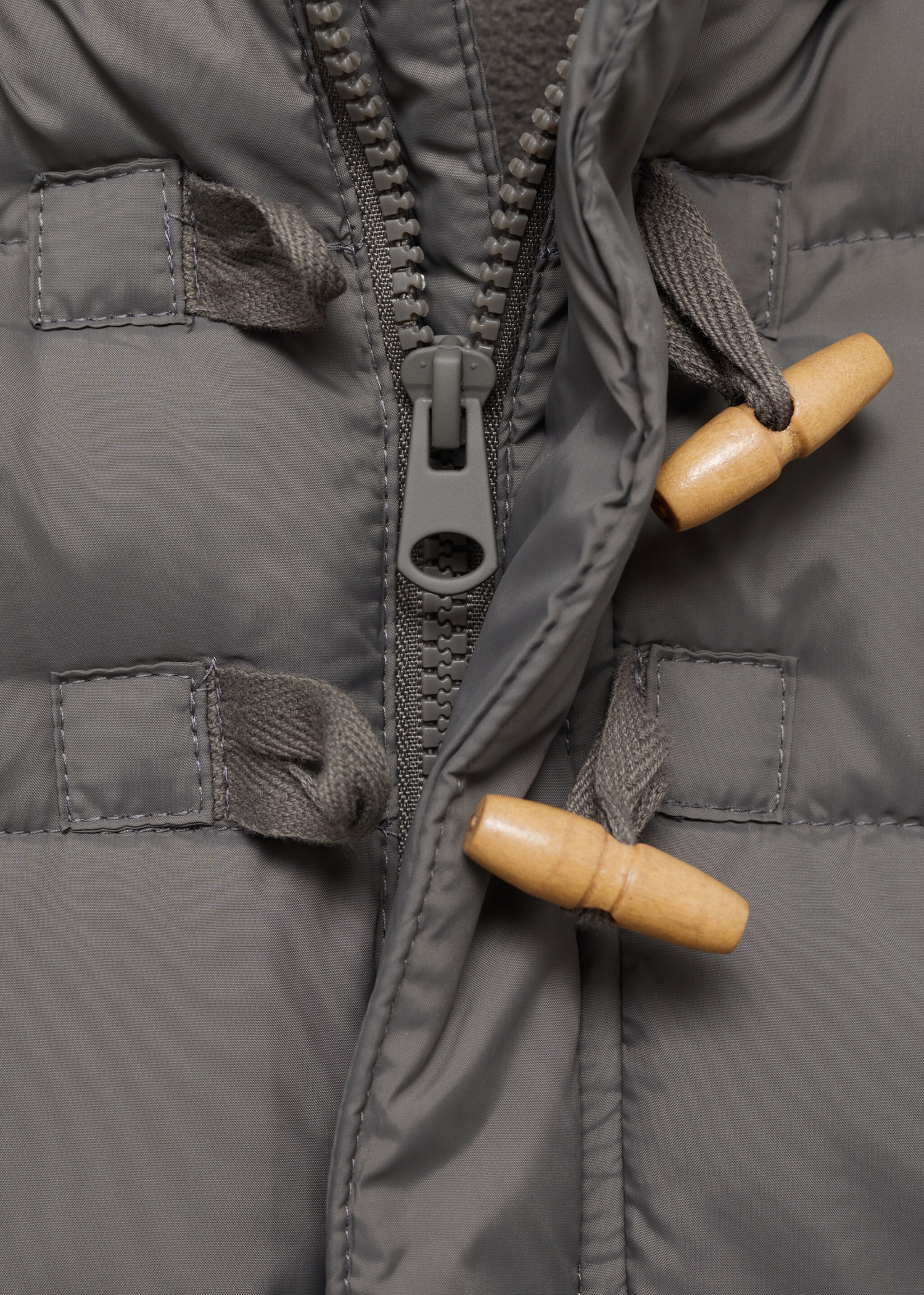 Quilted buttoned coat - Details of the article 8, Medium Brown. Ref: 17063272-00.