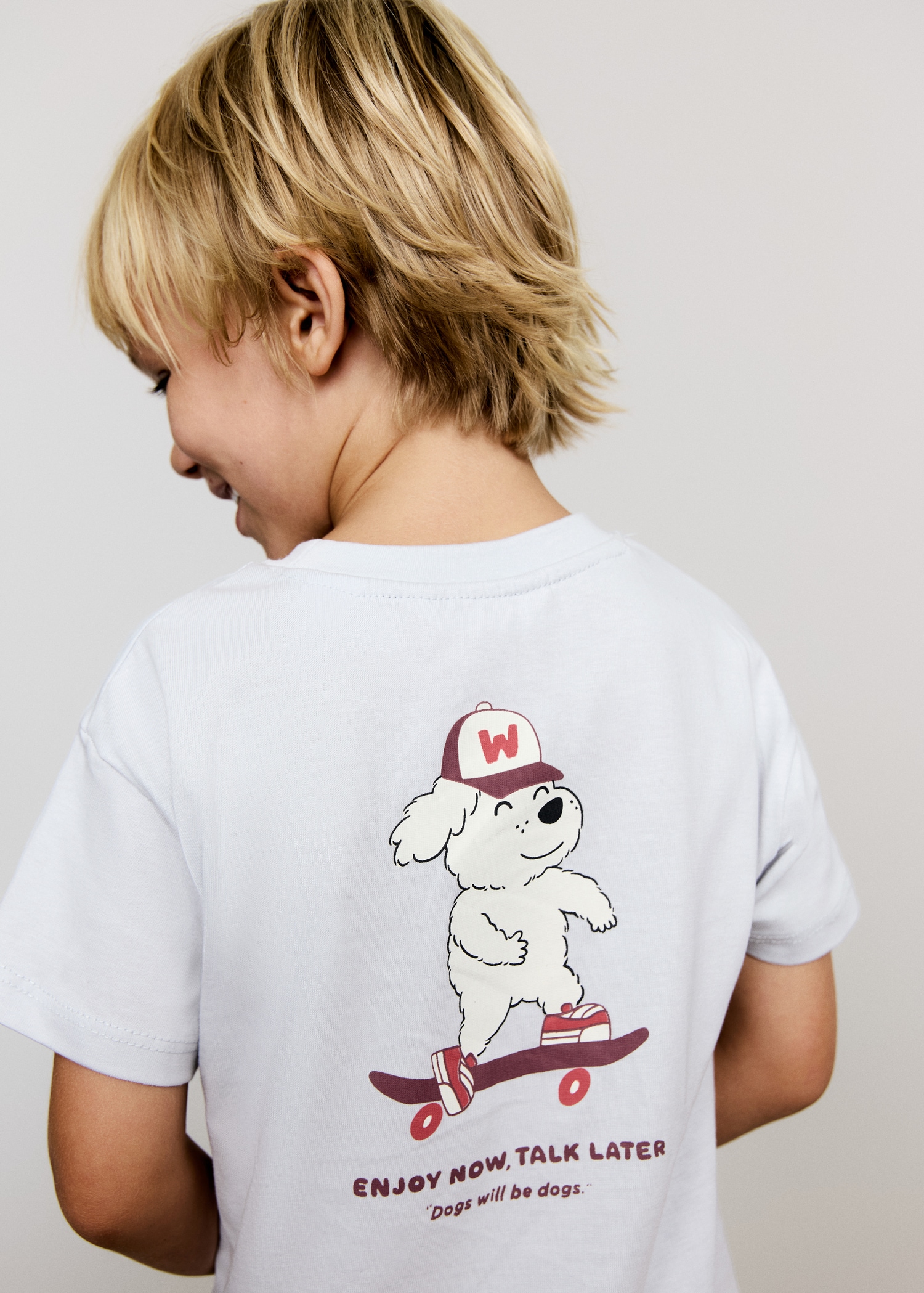 Gemustertes T-Shirt mit Hundemotiv - Detail des Artikels 1