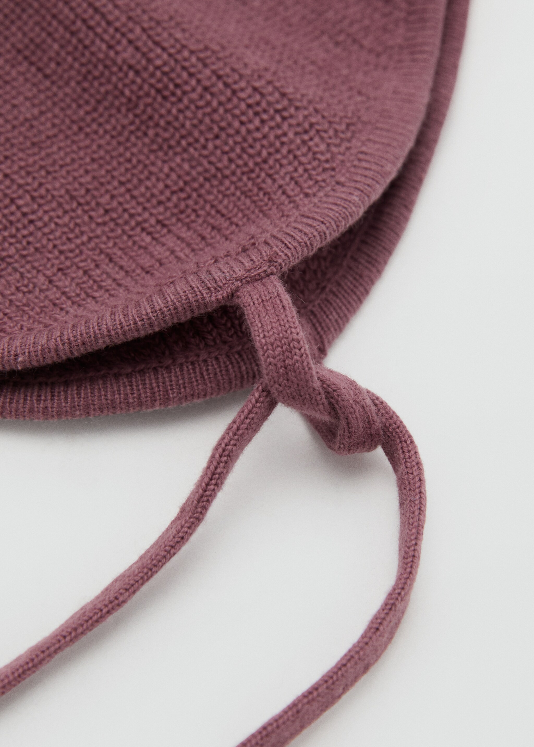 Tassel knitted bonnet - Medium plane