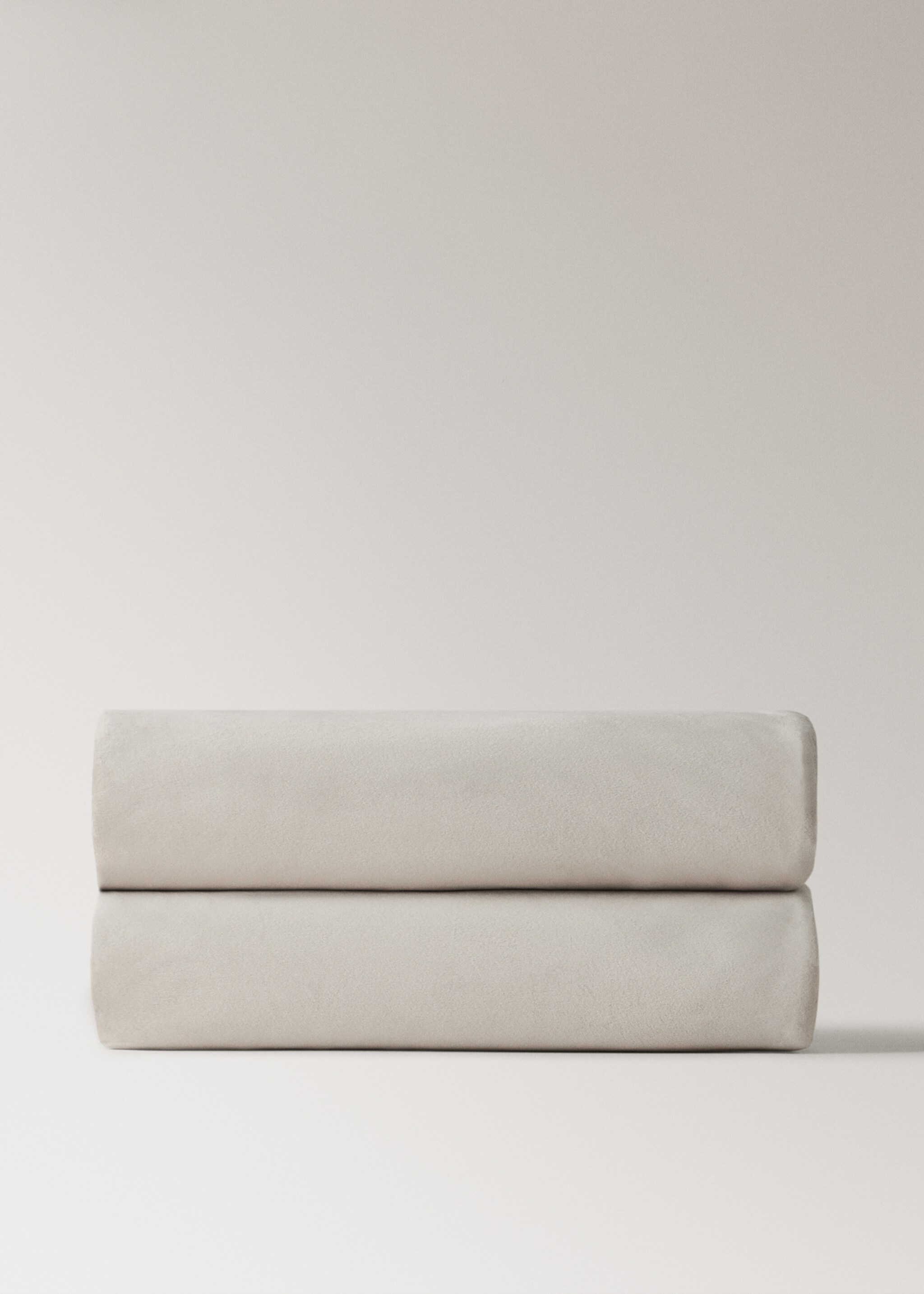 Medium fur-effect textured blanket - Details of the article 4, Sand. Ref: 17063310-00.