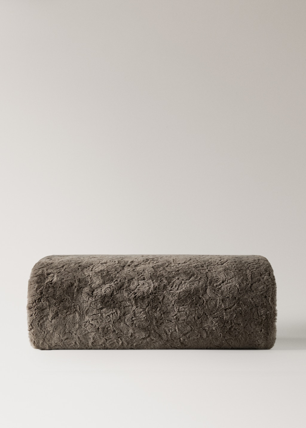Medium fur-effect textured blanket