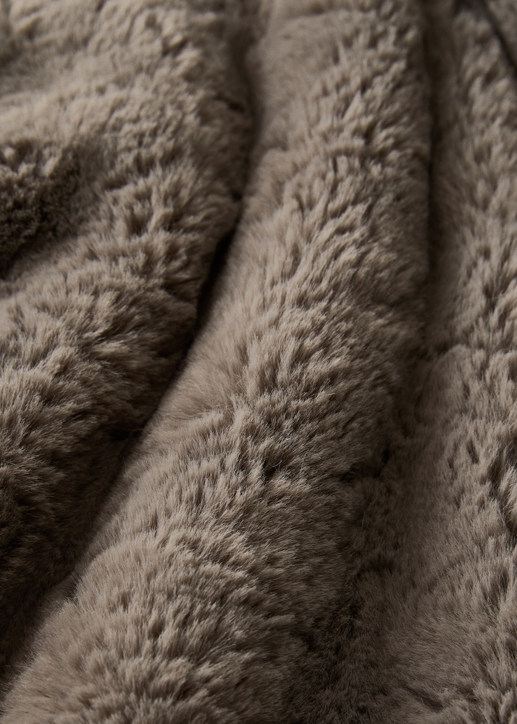 Medium fur-effect textured blanket