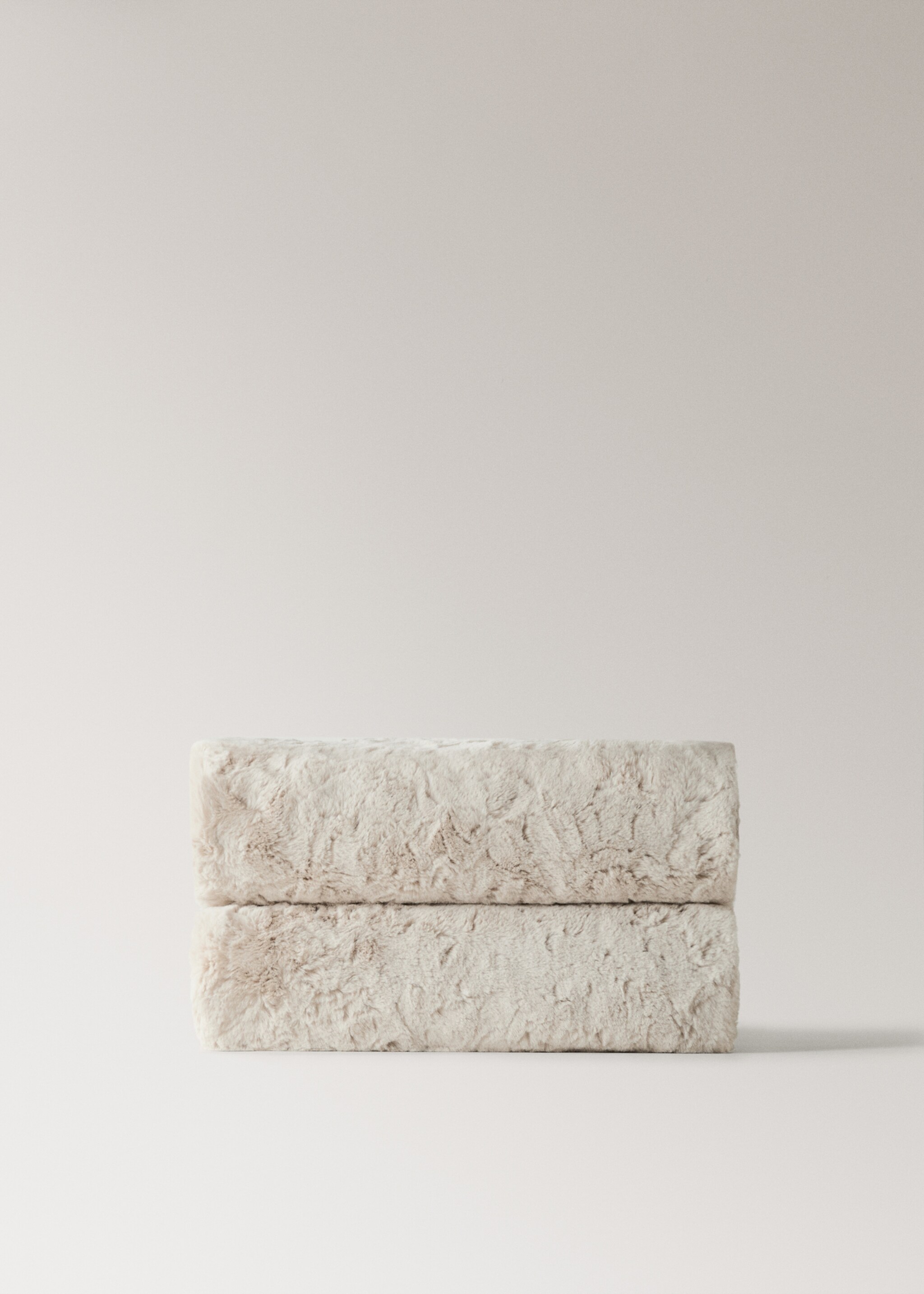 Grande couverture effet fourrure texturée - Article sans modèle, Sable. Ref: 17063311-00.