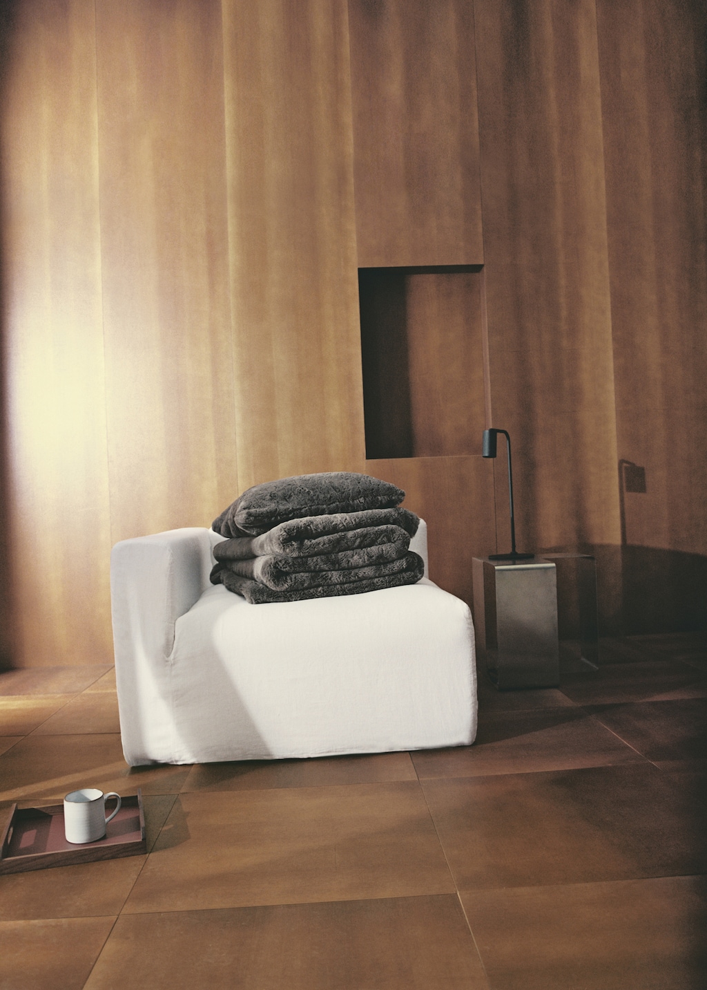 Large fur-effect textured blanket