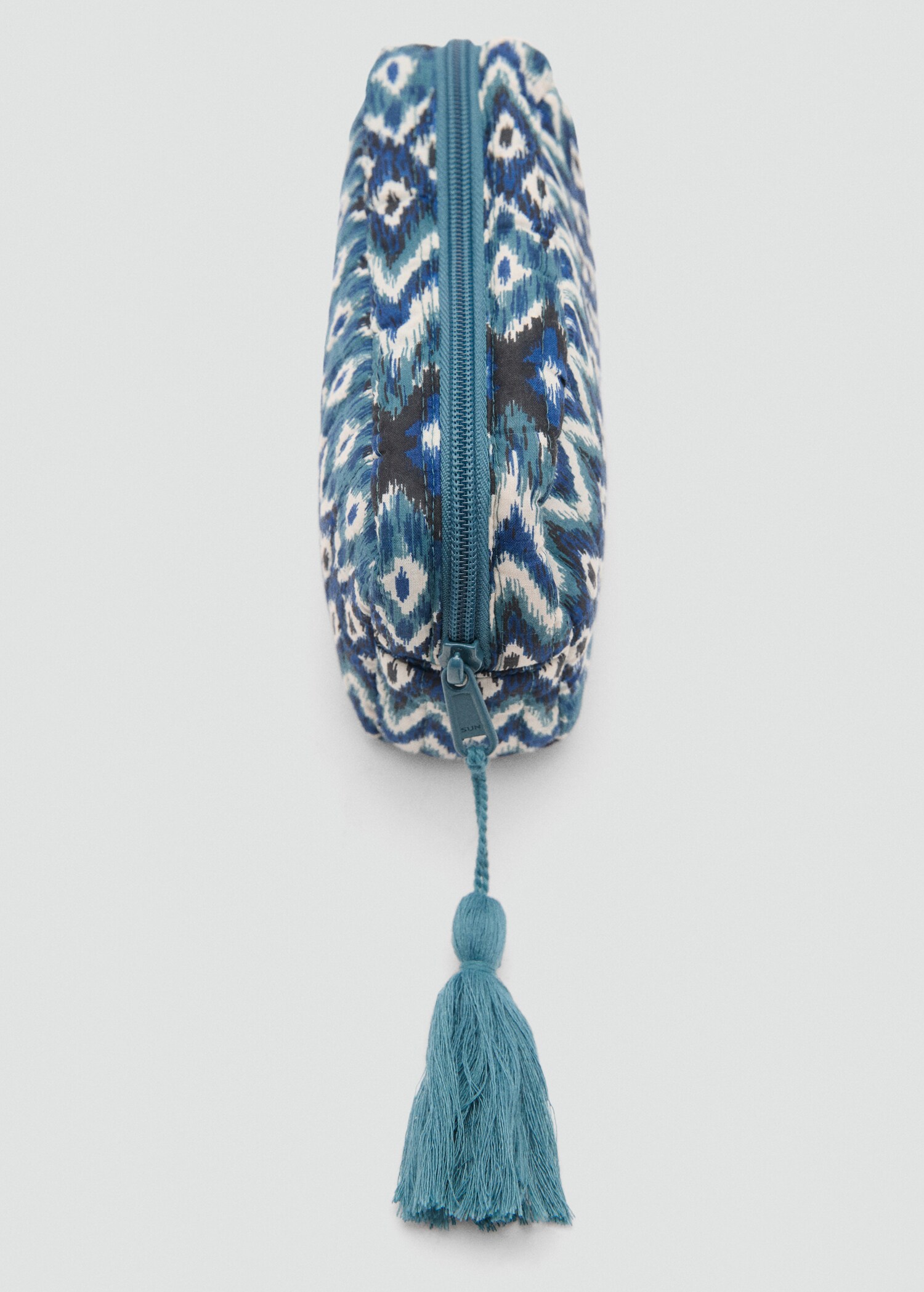 Toiletry bag with ethnic print - Details of the article 1