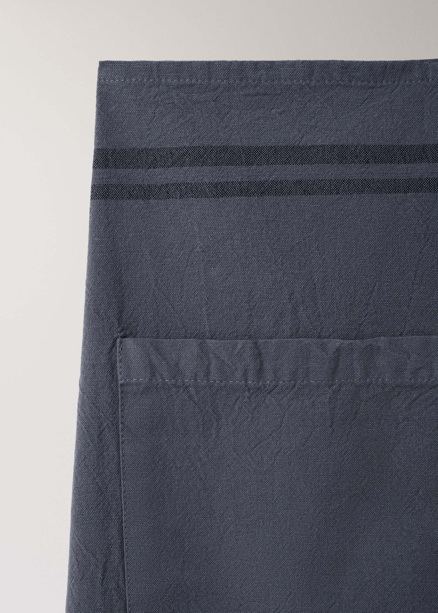 Overdyed striped apron - Details of the article 2