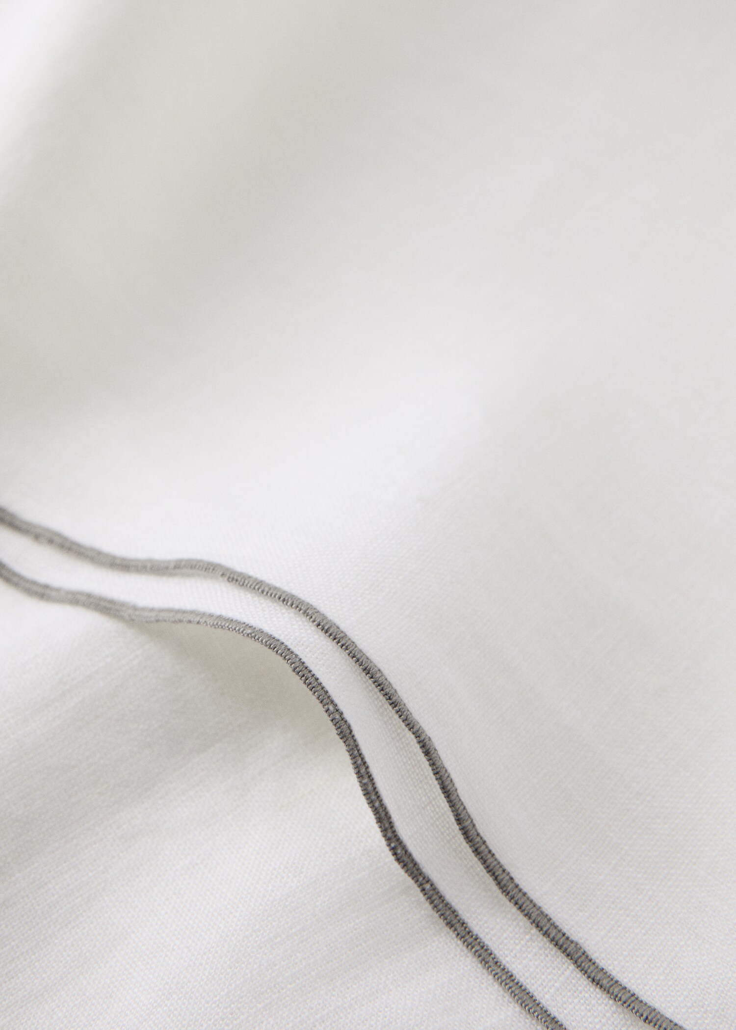 Linen curtain with overlock detail - Details of the article 1