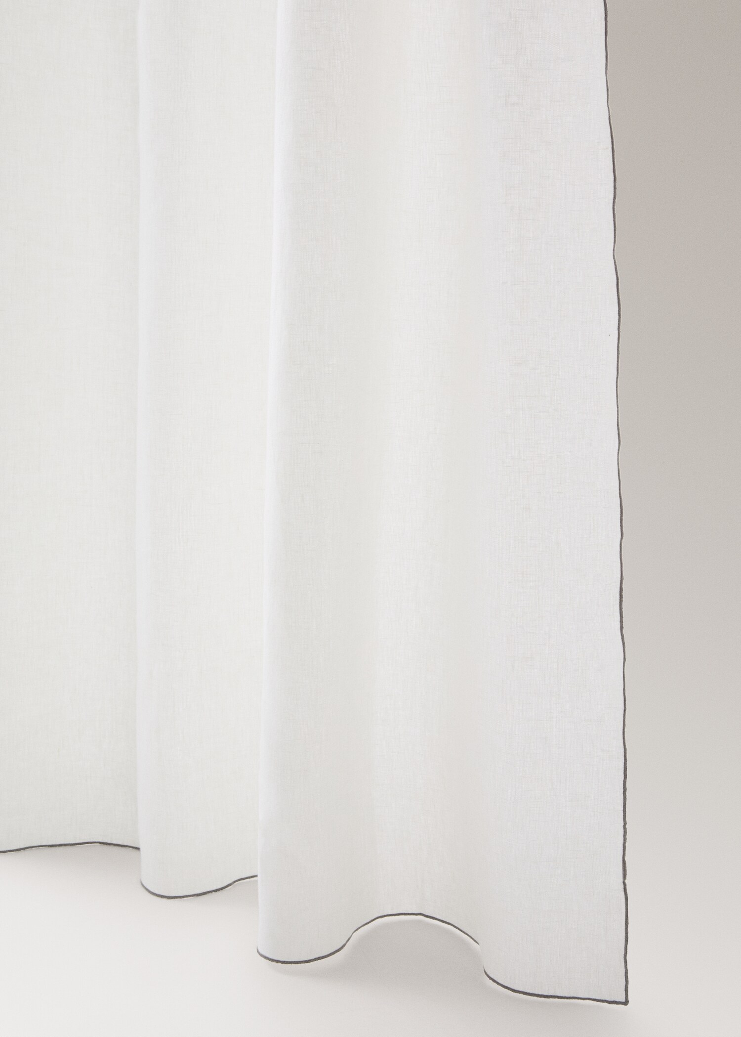 Linen curtain with overlock detail - Details of the article 3