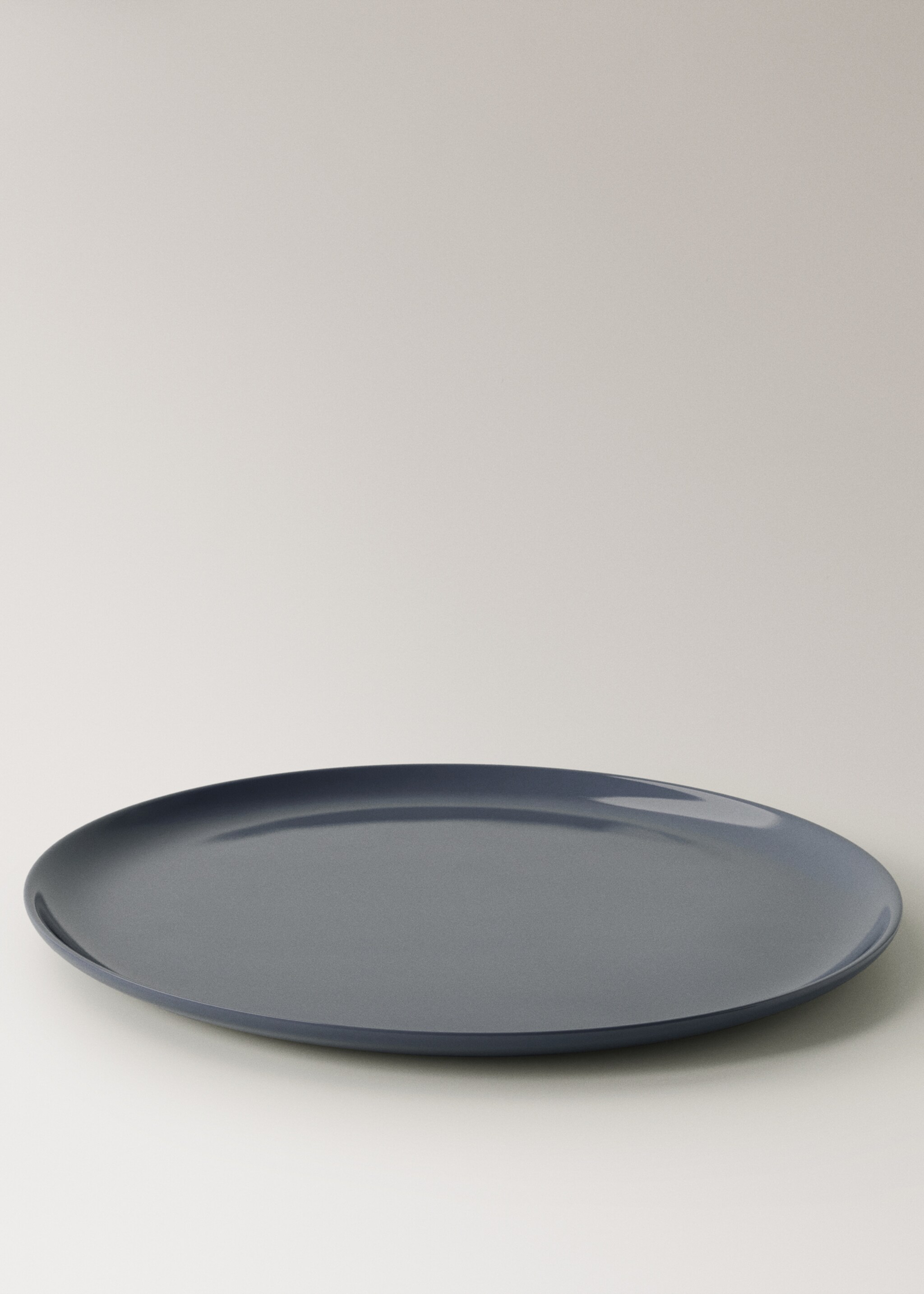 Stoneware dinner plate - Details of the article 1, Charcoal. Ref: 17063334-00.
