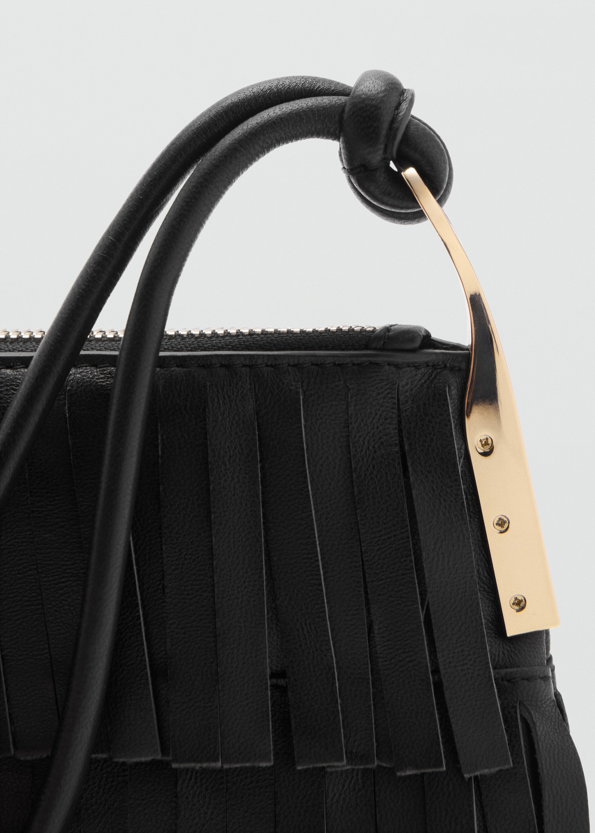 Leather shoulder bag with fringes - Details of the article 2