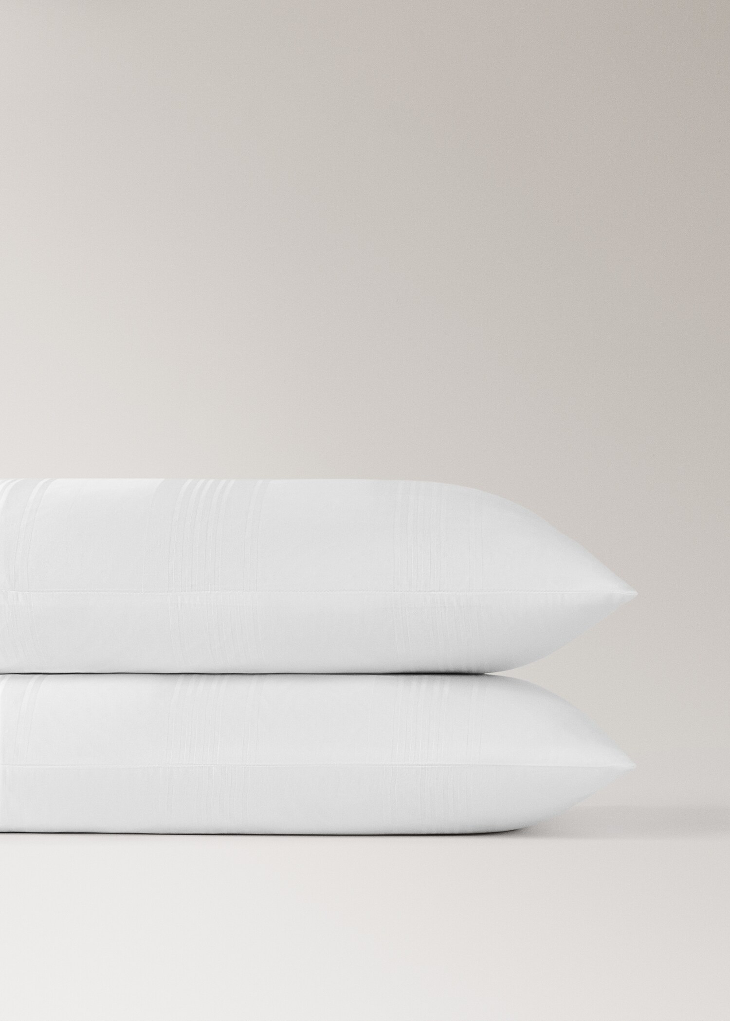 Two 300-thread count cotton satin striped pillowcases 50x75 cm - Details of the article 1
