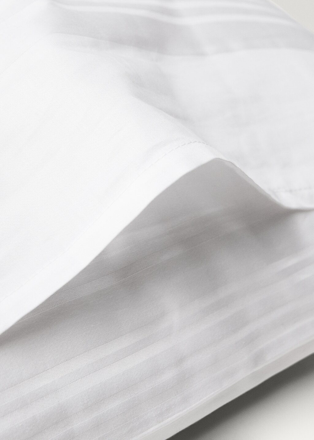 Two 300-thread count cotton satin striped pillowcases 50x75 cm