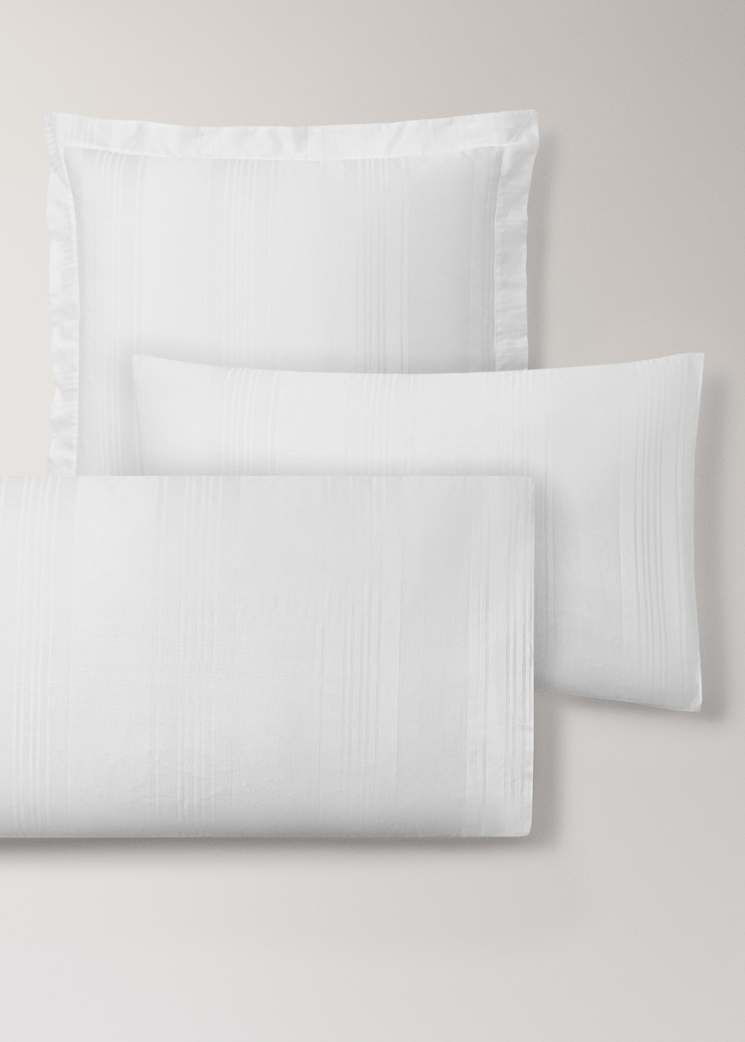 Two 300-thread count cotton satin striped pillowcases 50x75 cm - Details of the article 4