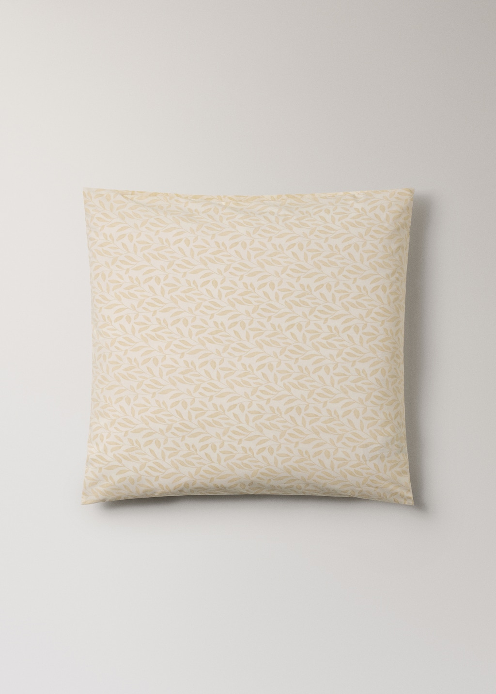 Two 60x60 cm percale cotton pillowcases with leaf pattern