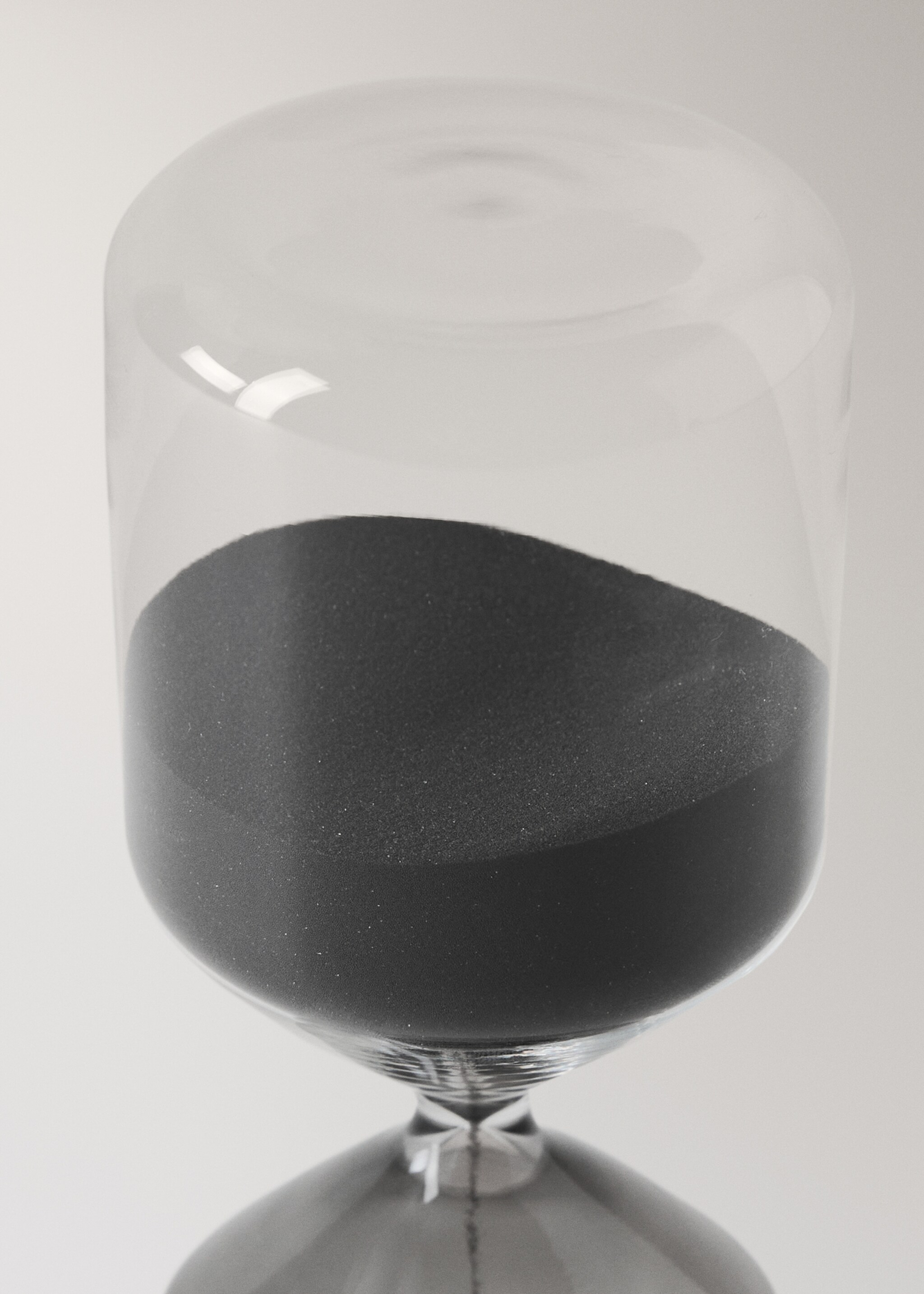 Medium hourglass - Details of the article 1, Black. Ref: 17063818-00.