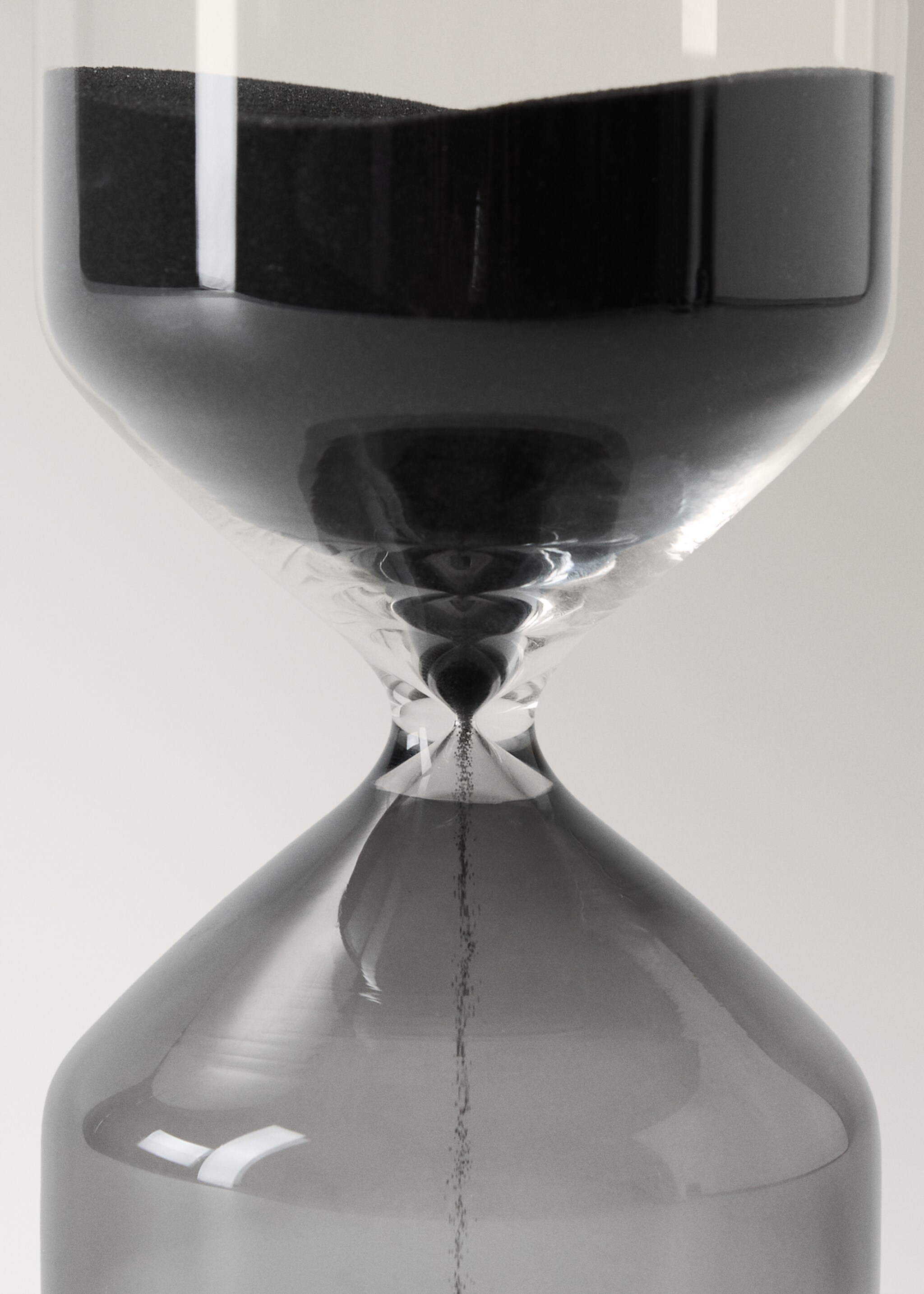 Medium hourglass - Details of the article 2, Black. Ref: 17063818-00.
