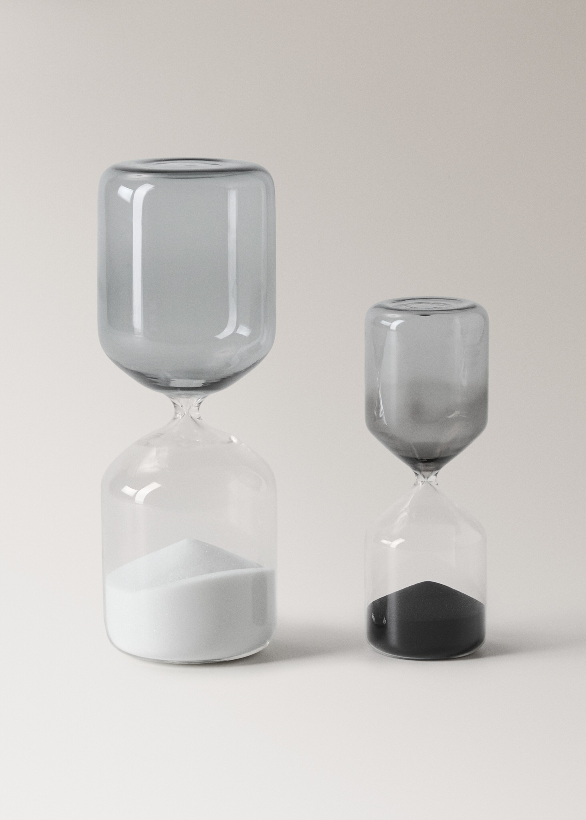 Medium hourglass - Details of the article 3, Black. Ref: 17063818-00.