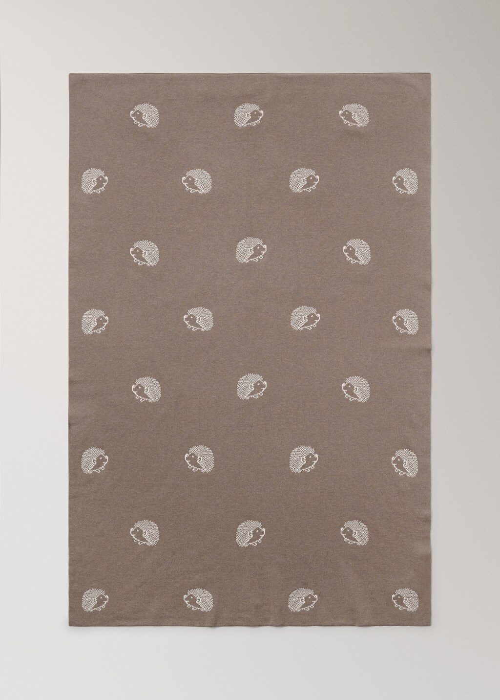 Jacquard children’s blanket with hedgehog design